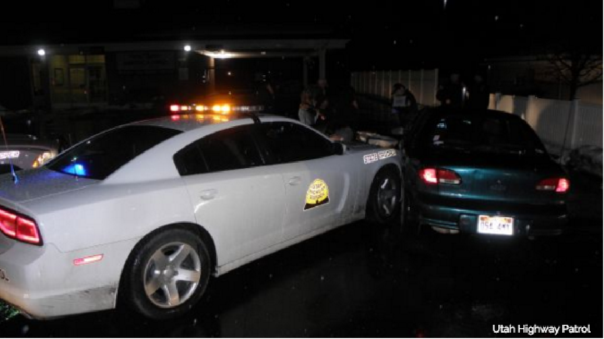 Policía de UT arresta hombre conduciendo en sentido contrario con intenciones suicidas