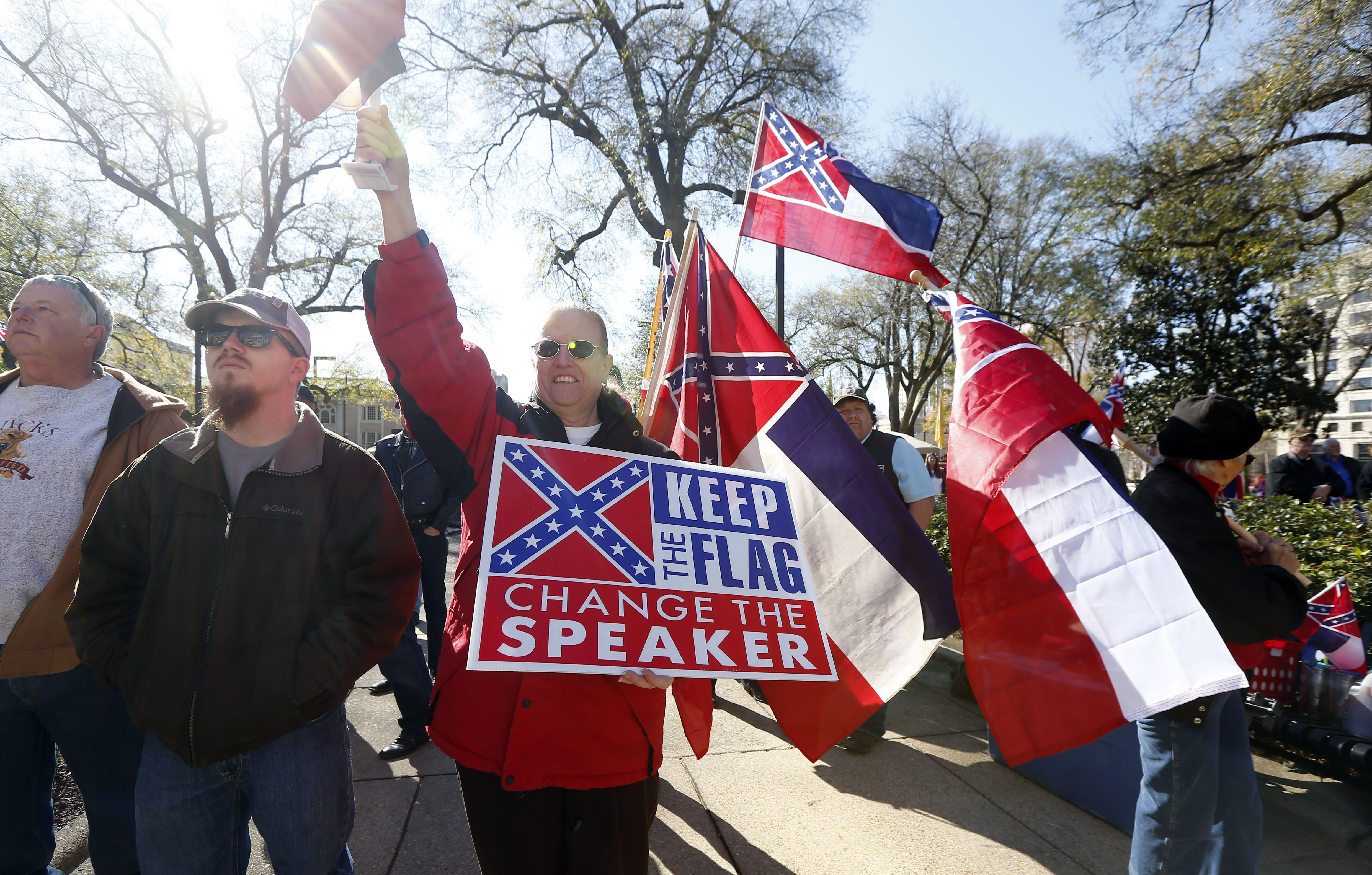 Rally calls for keeping Confederate emblem on state flag