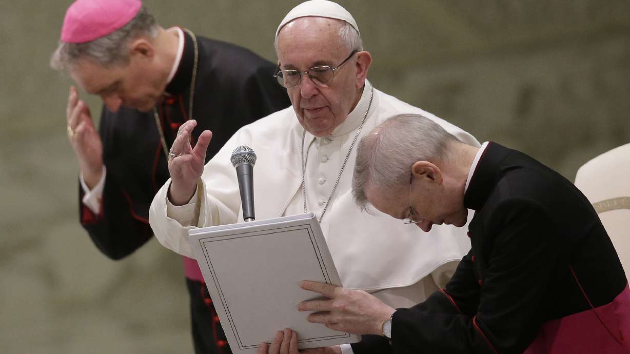 Pope formally invited to visit Rome's main mosque