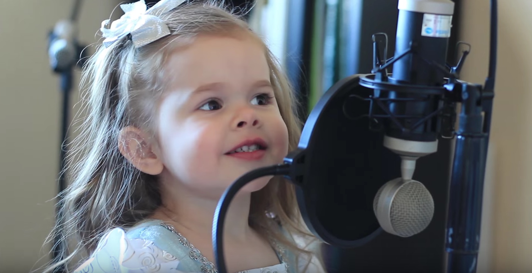 (Photo: Claire Ryann, YouTube)