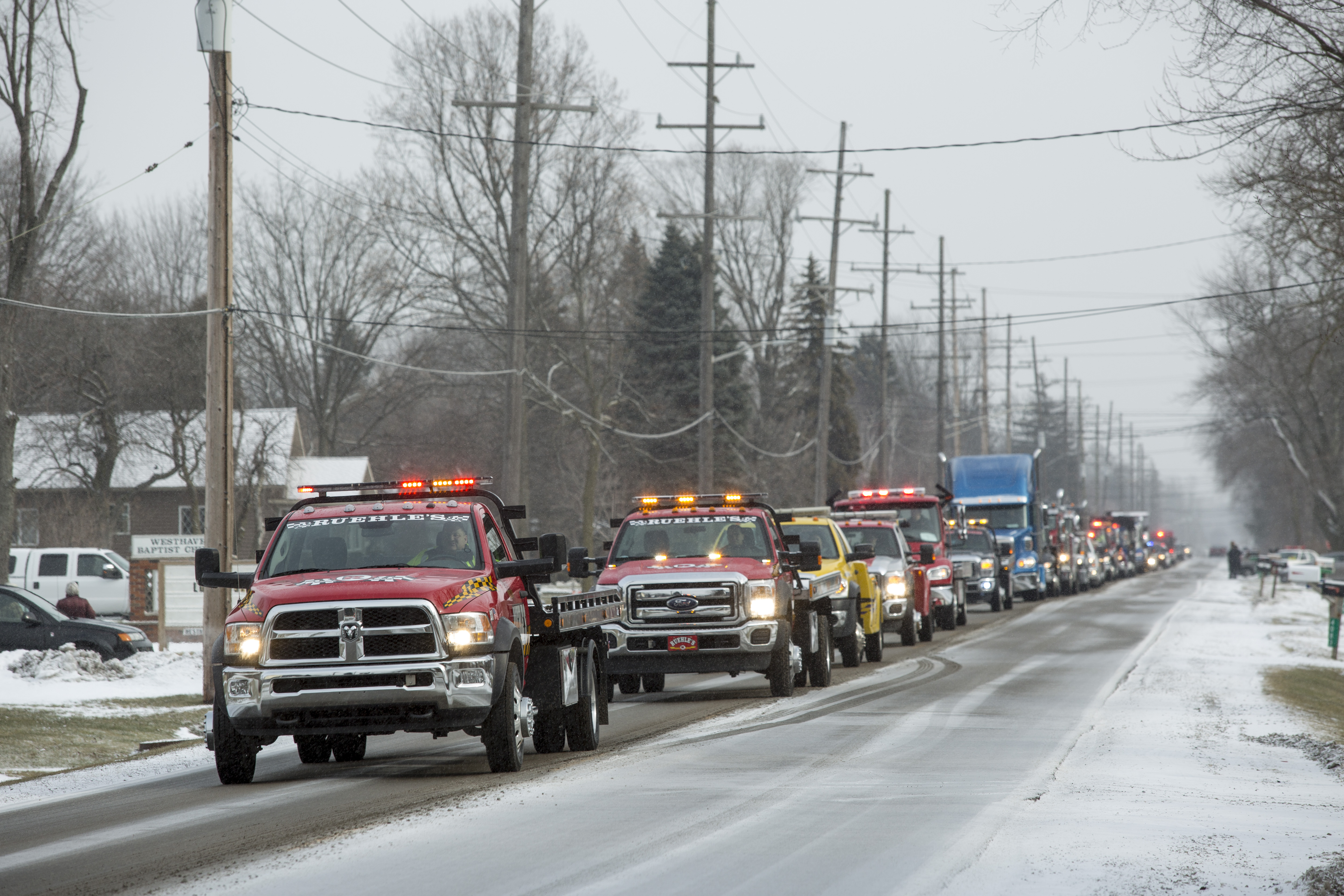 Hundreds of tow truck drivers honor Michigan man at funeral