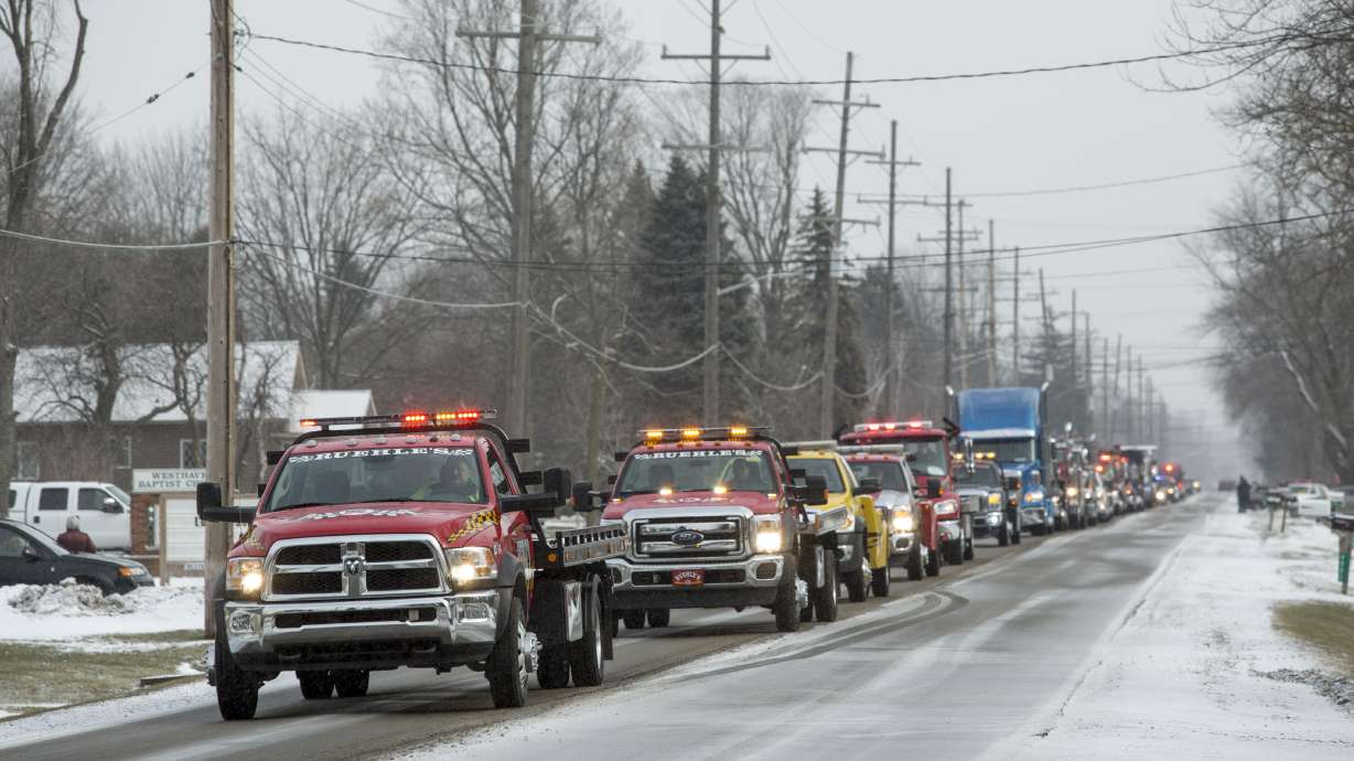 Hundreds of tow truck drivers honor Michigan man at funeral