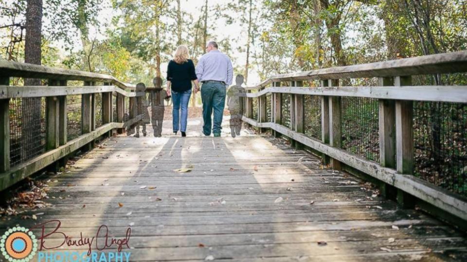 Texas woman surprises husband with family portrait including 'angel' children 