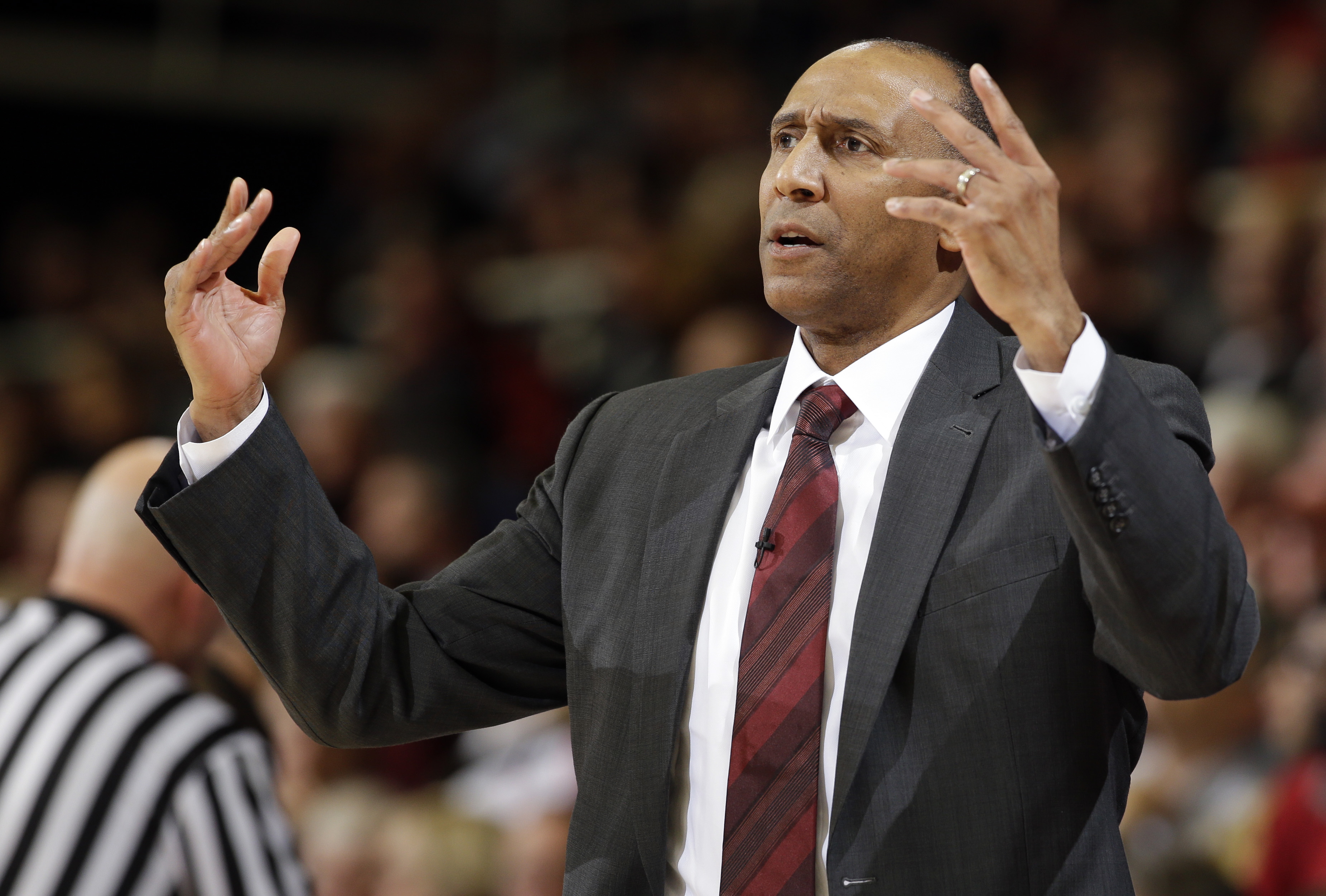 Arizona uses late run, beats Stanford for 12th straight time