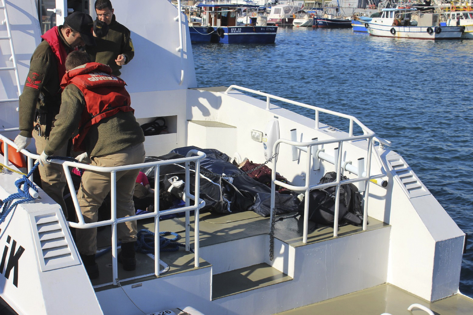 The Latest: Macedonia shuts border with Greece to refugees