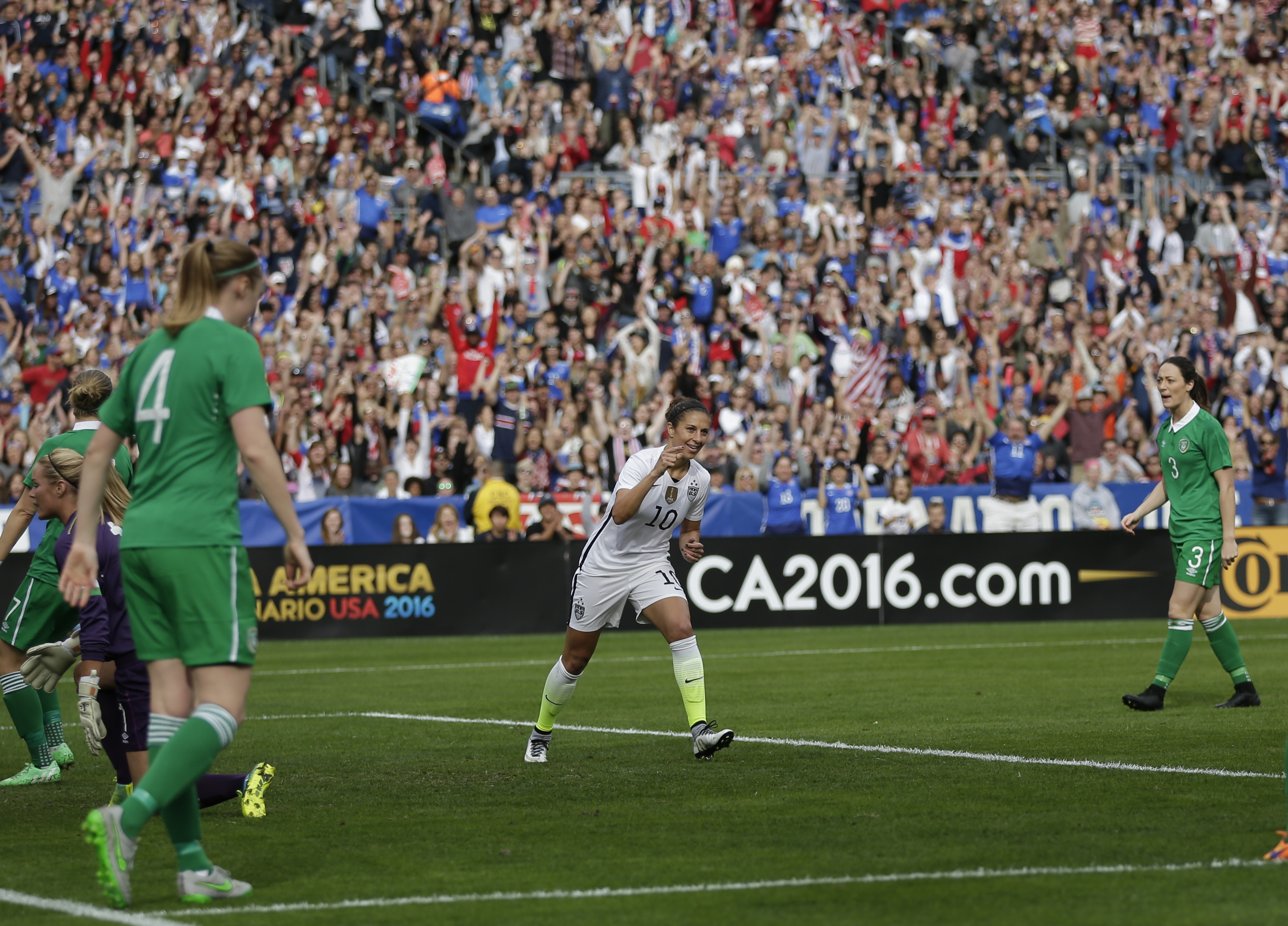 Lloyd's hat trick lifts US past Ireland, 5-0