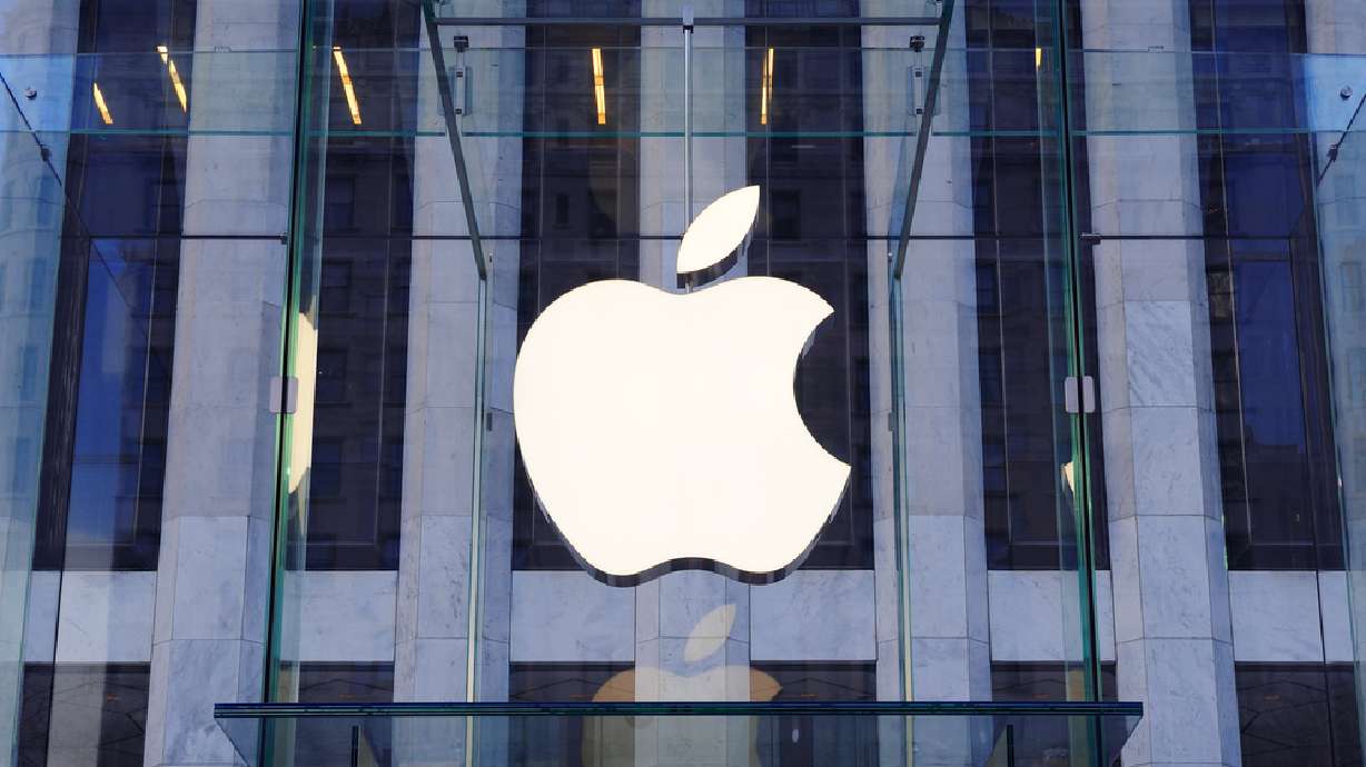 Justice Department cracks iPhone; withdraws legal action