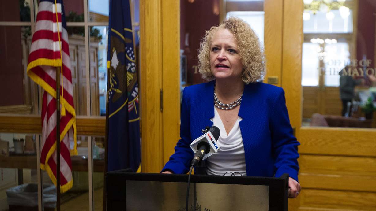 Biskupski sends city's 30-year public services director out of office