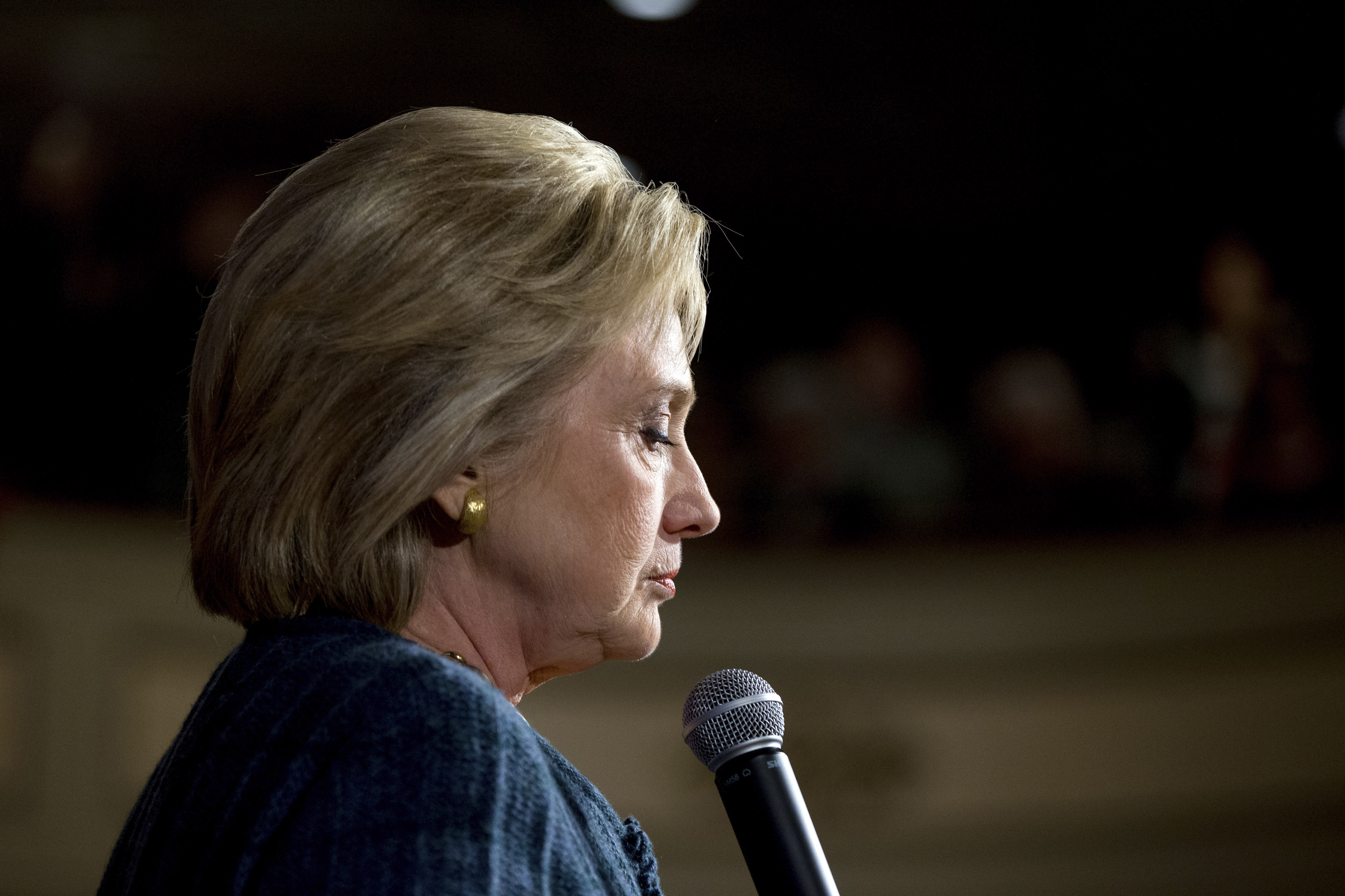 Fighting in Iowa, Hillary Clinton fears repeat of 2008 loss