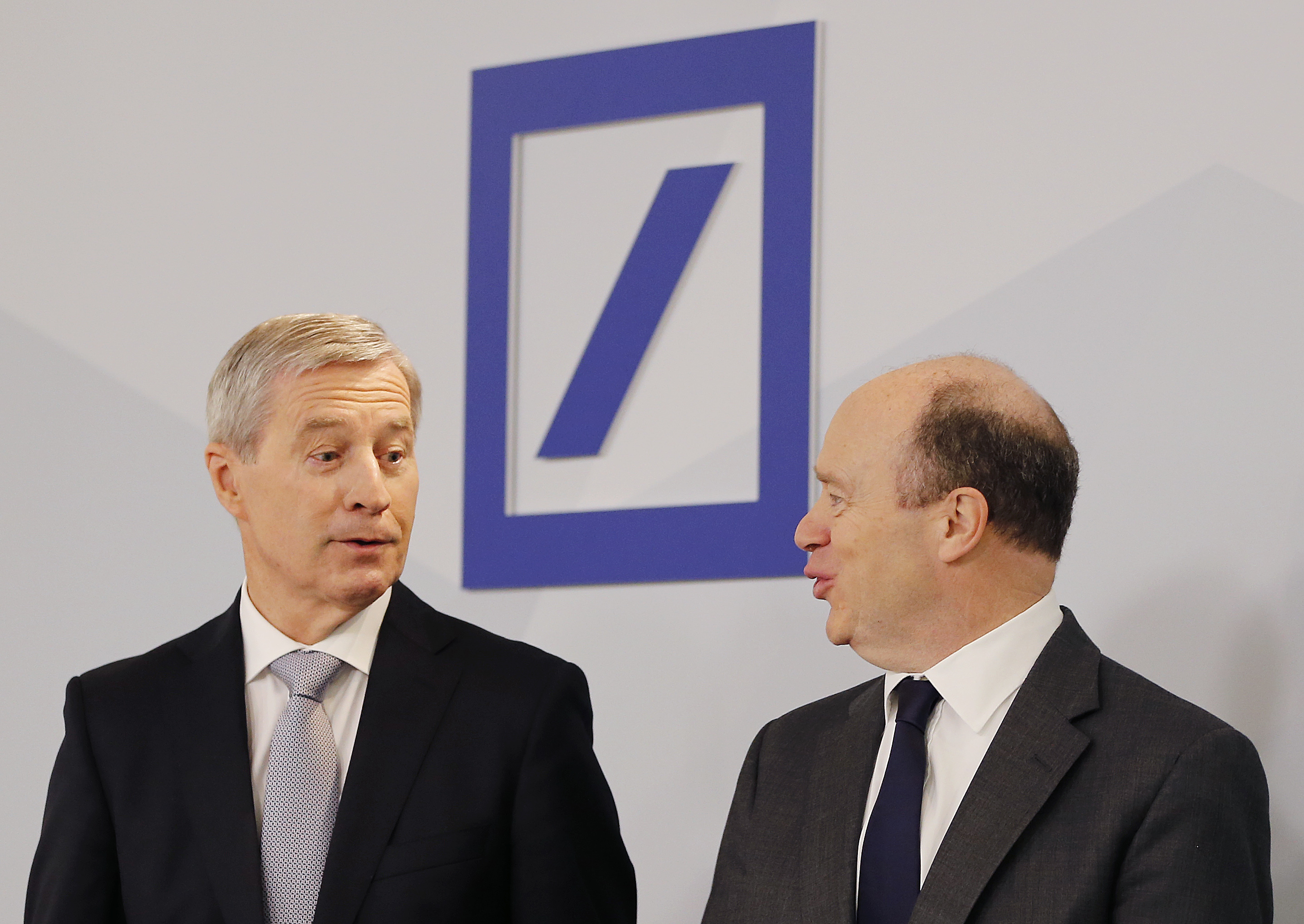 Deutsche Bank scraps top management bonuses after big loss