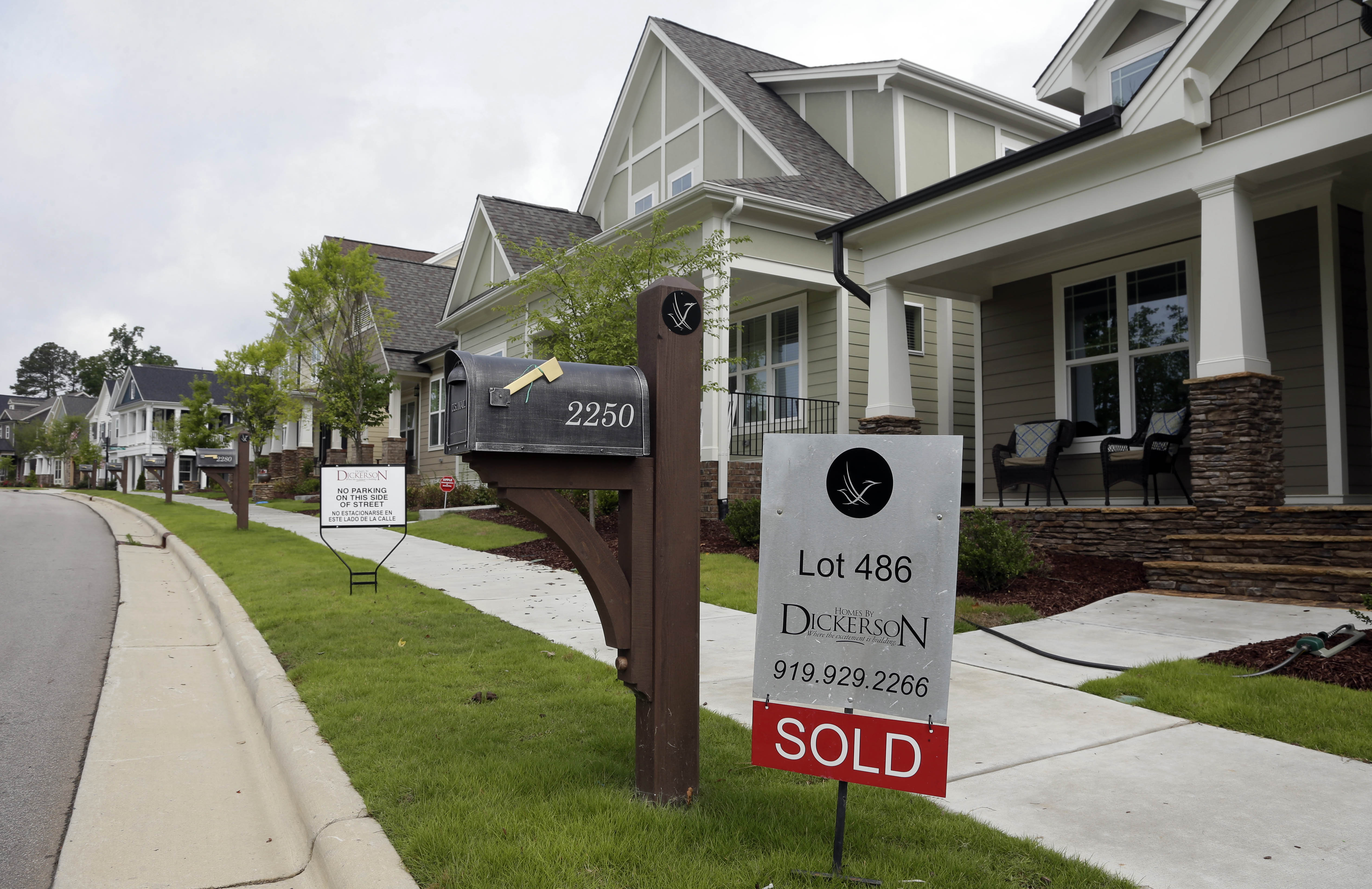 Average US rate on 30-year mortgage falls to 3.79 percent