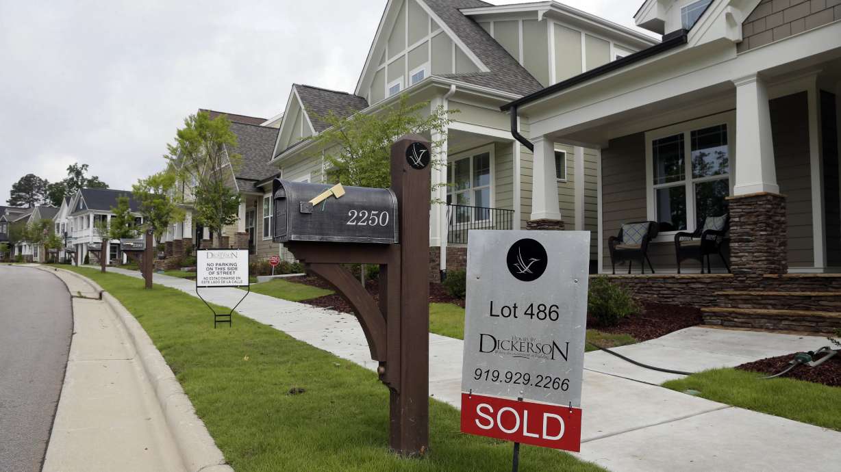 Average US rate on 30-year mortgage falls to 3.79 percent
