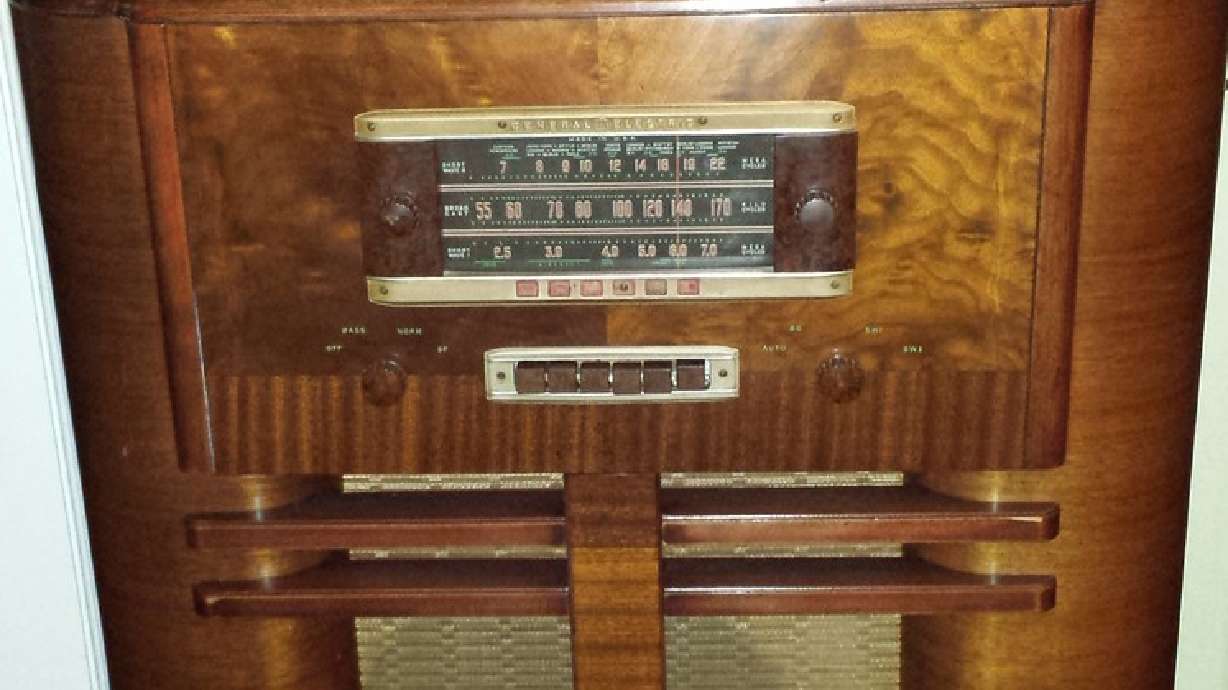 West Valley man brings antique radios back to life