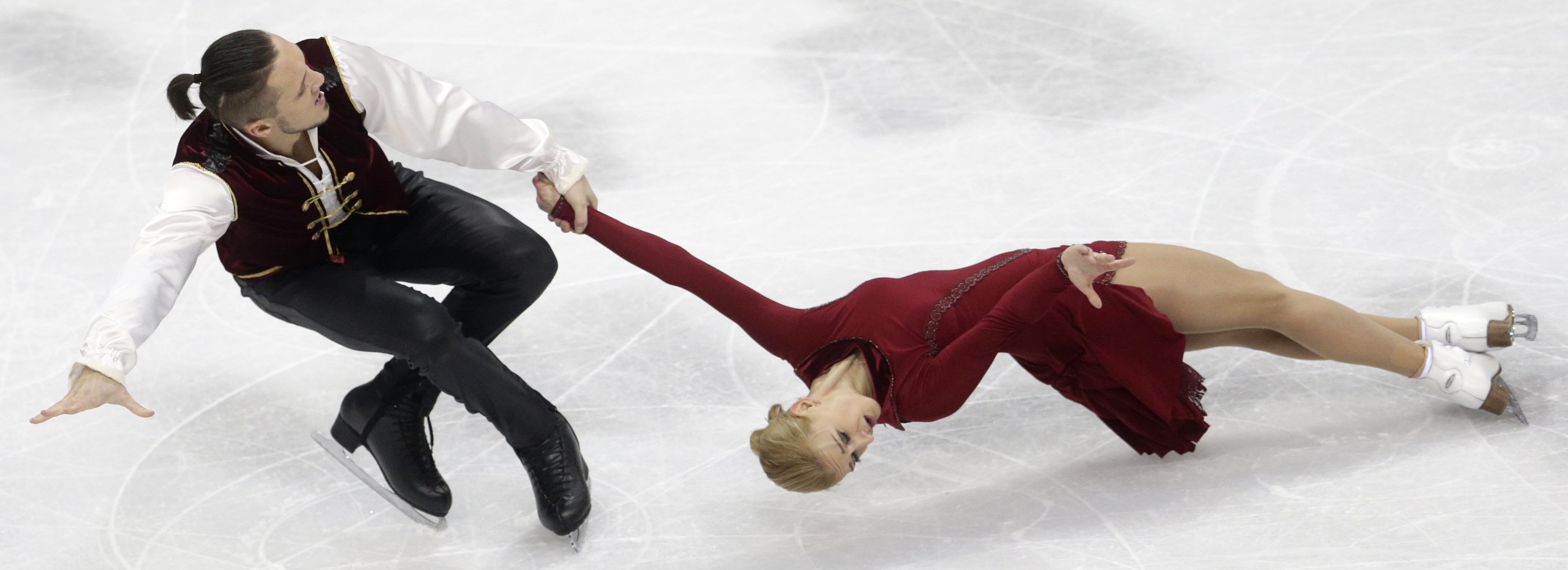 Volosozhar, Trankov win pairs at Euro figure skating champs