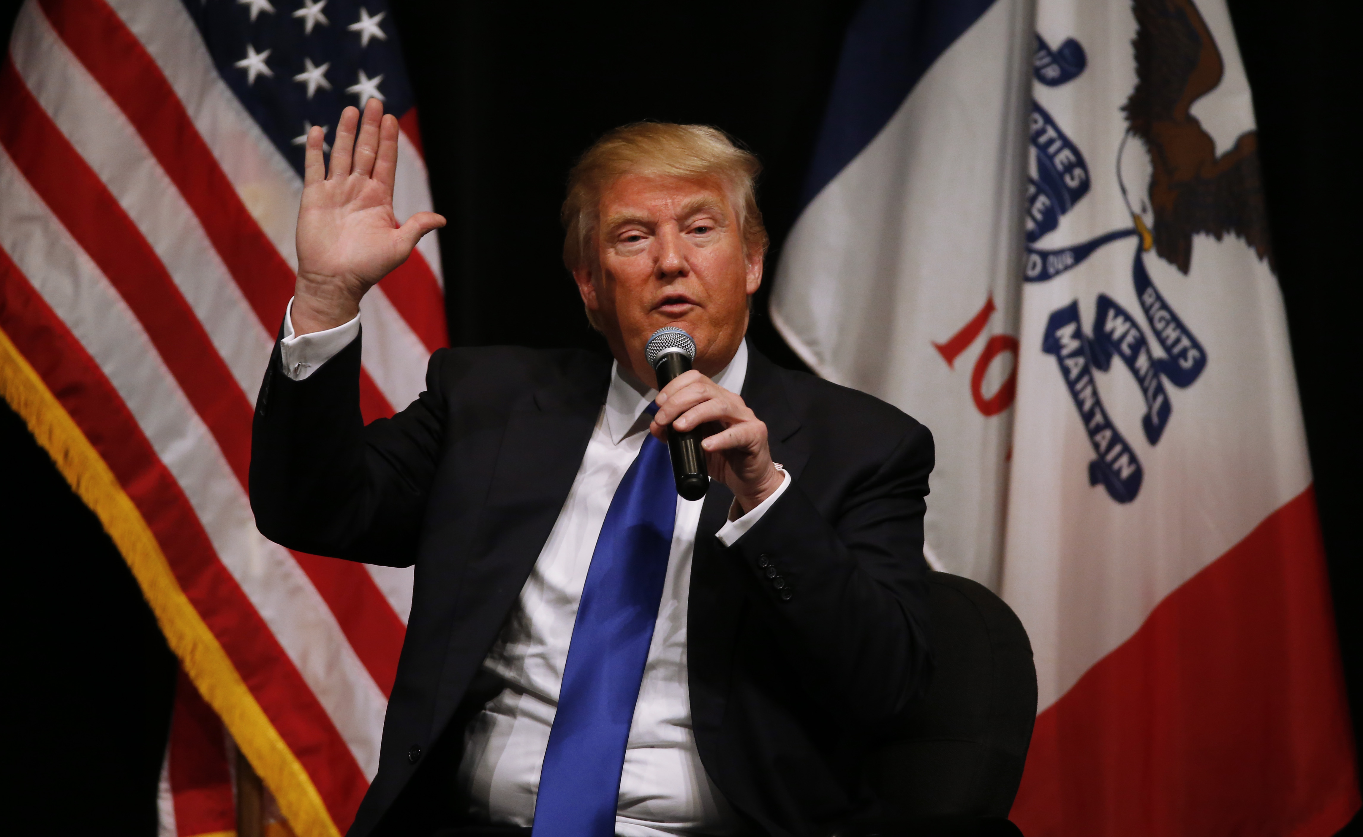 Spectator at Cruz rally shouts out 'Ted Cruz looks so weird'