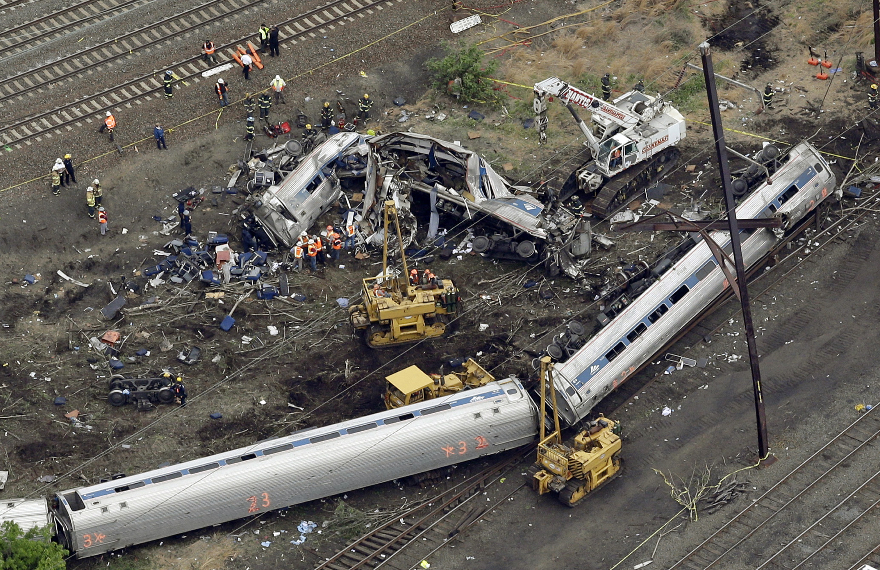 Amtrak engineer recalls opening throttle before fatal crash