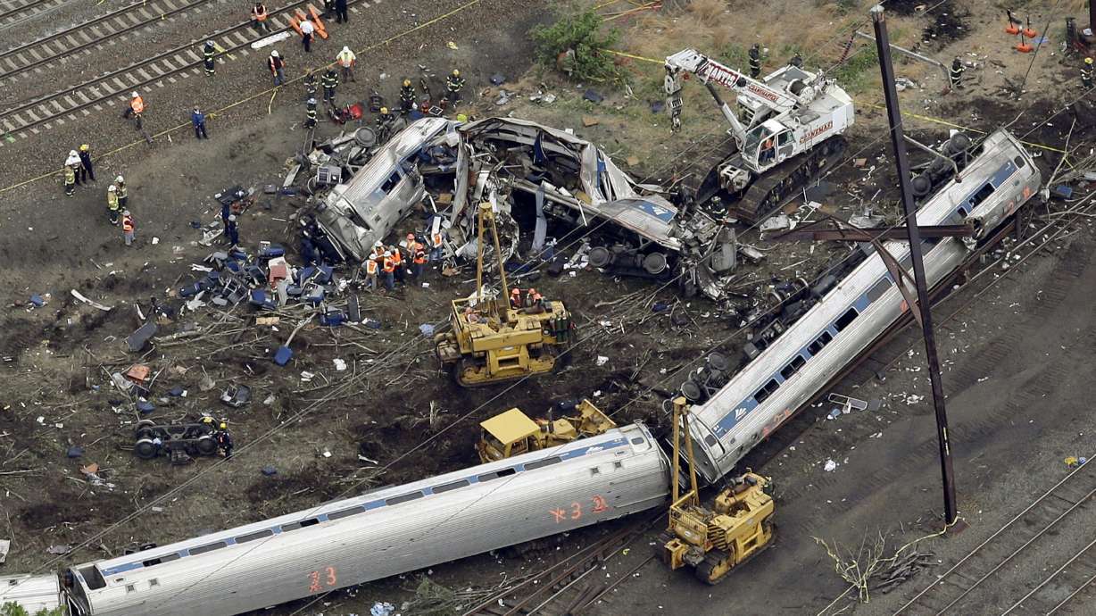 Amtrak engineer recalls opening throttle before fatal crash