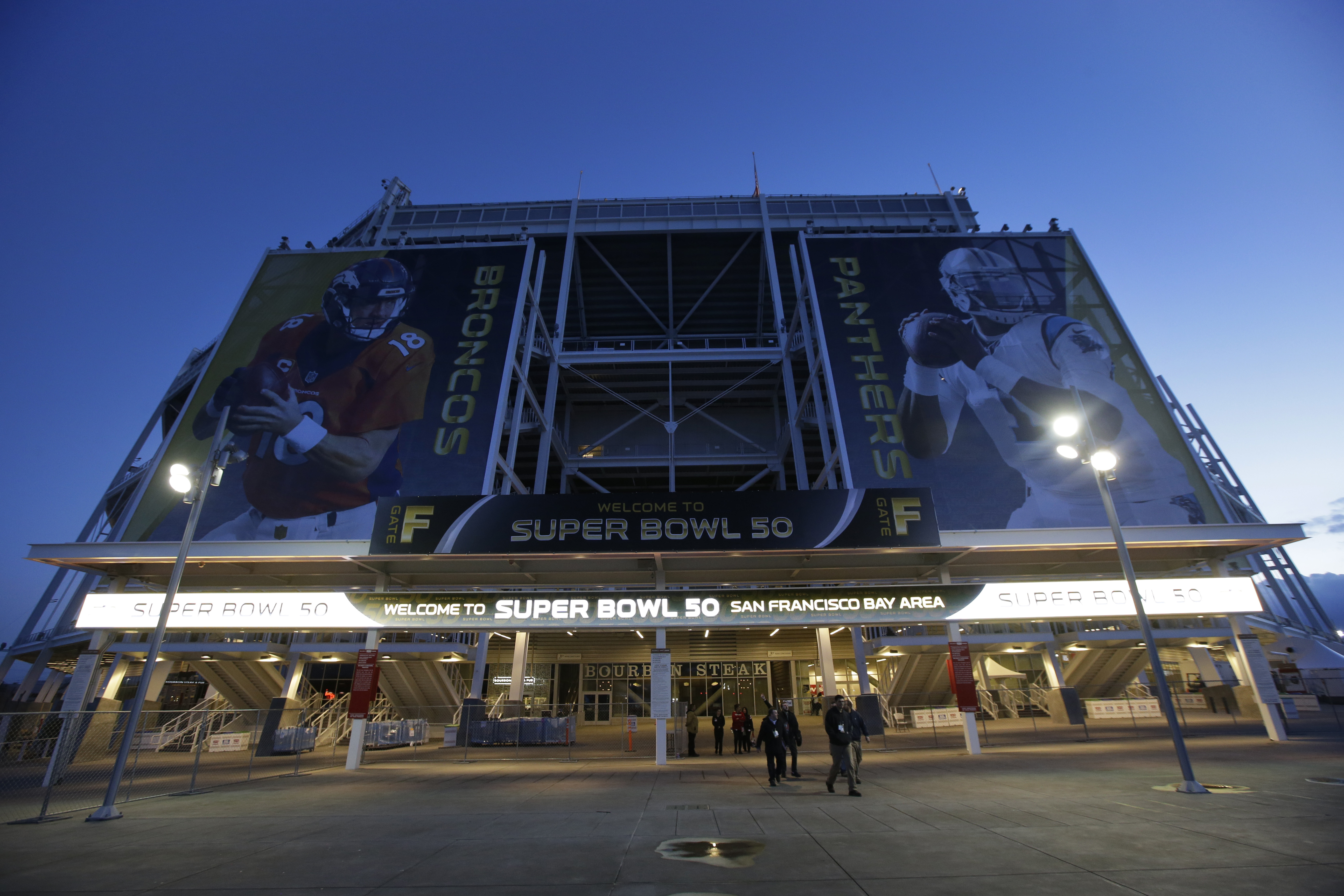Las Vegas fans scramble as cable fight threatens Super Bowl