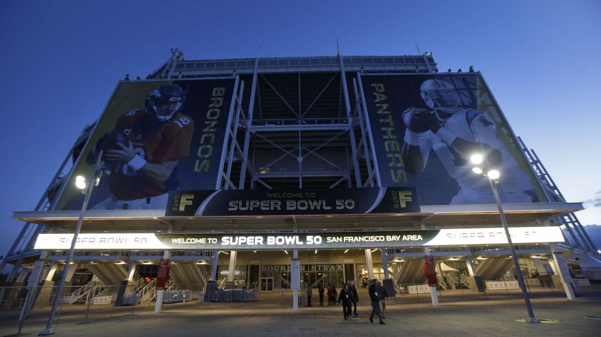 Las Vegas fans scramble as cable fight threatens Super Bowl