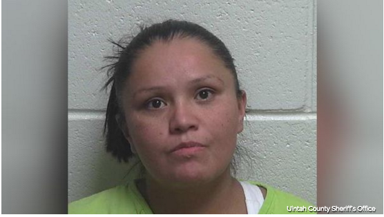 Mujer de UT es arrestada tras destruir propiedad ajena con un hacha 