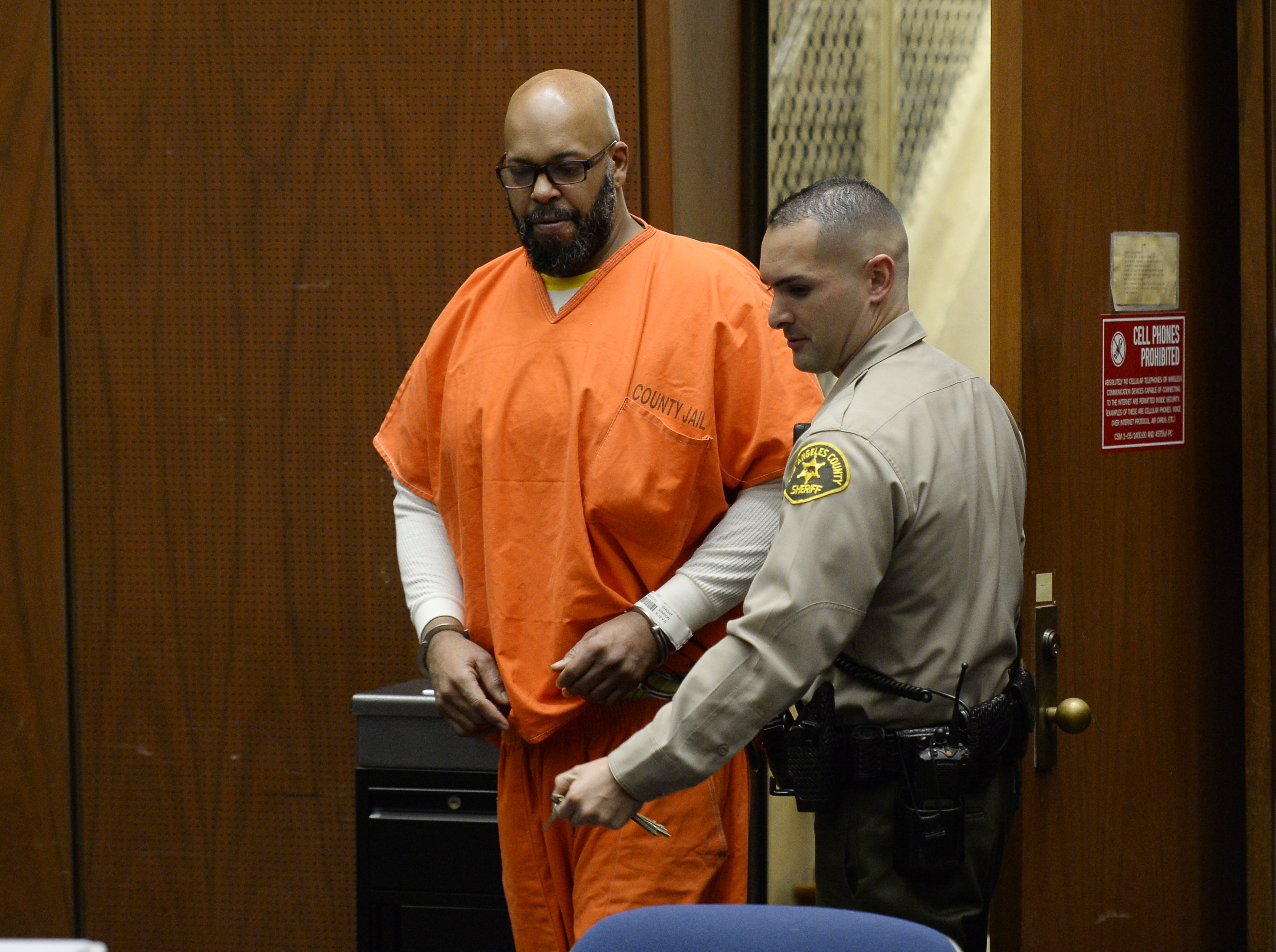 APNewsBreak: Ex-rap mogul Suge Knight's jail privileges cut