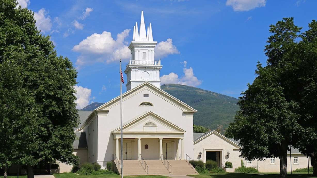 Photos: LDS temples, meetinghouses and tabernacles around the world
