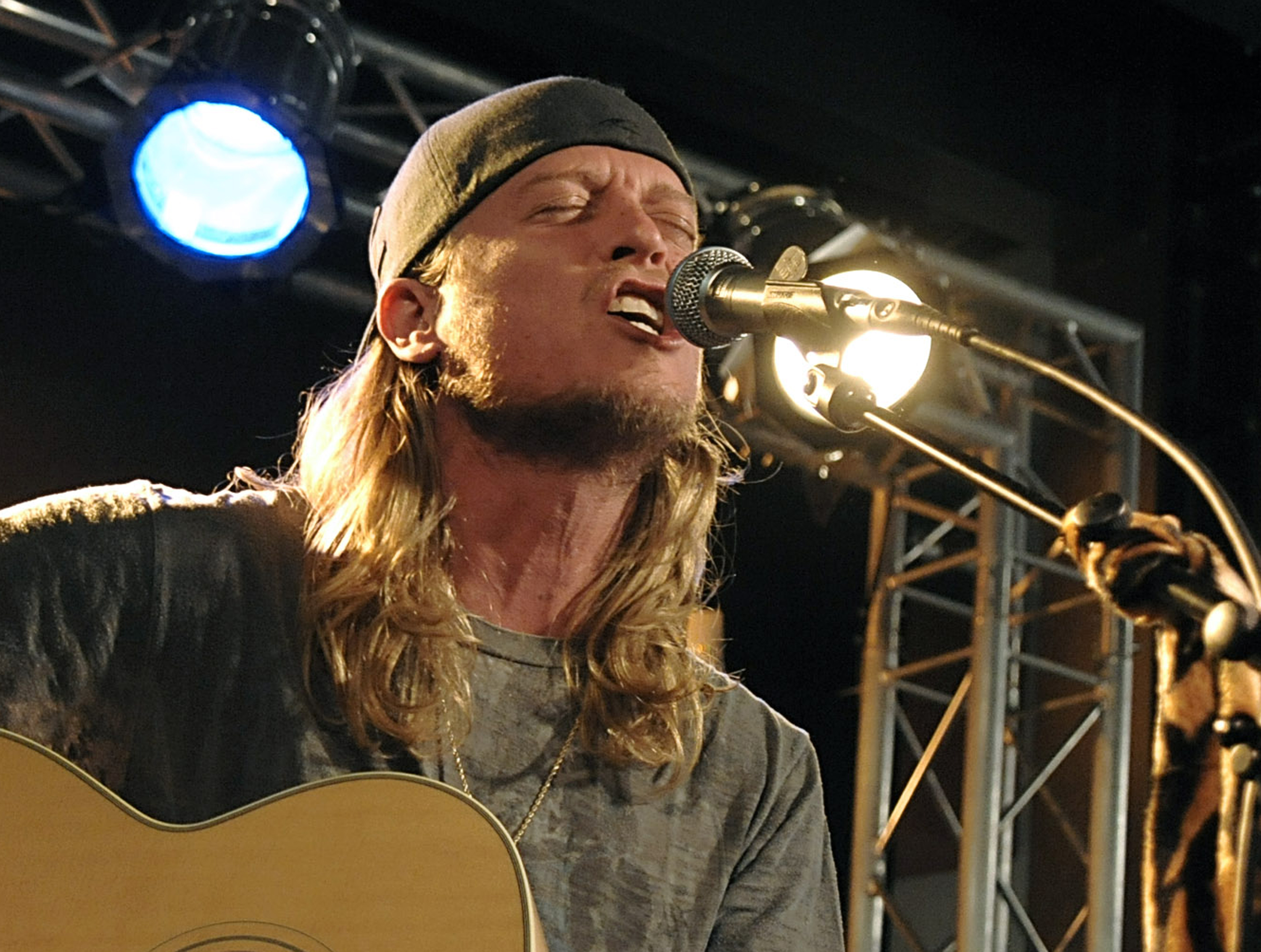 Puddle of Mudd singer pleads not guilty in vandalism case