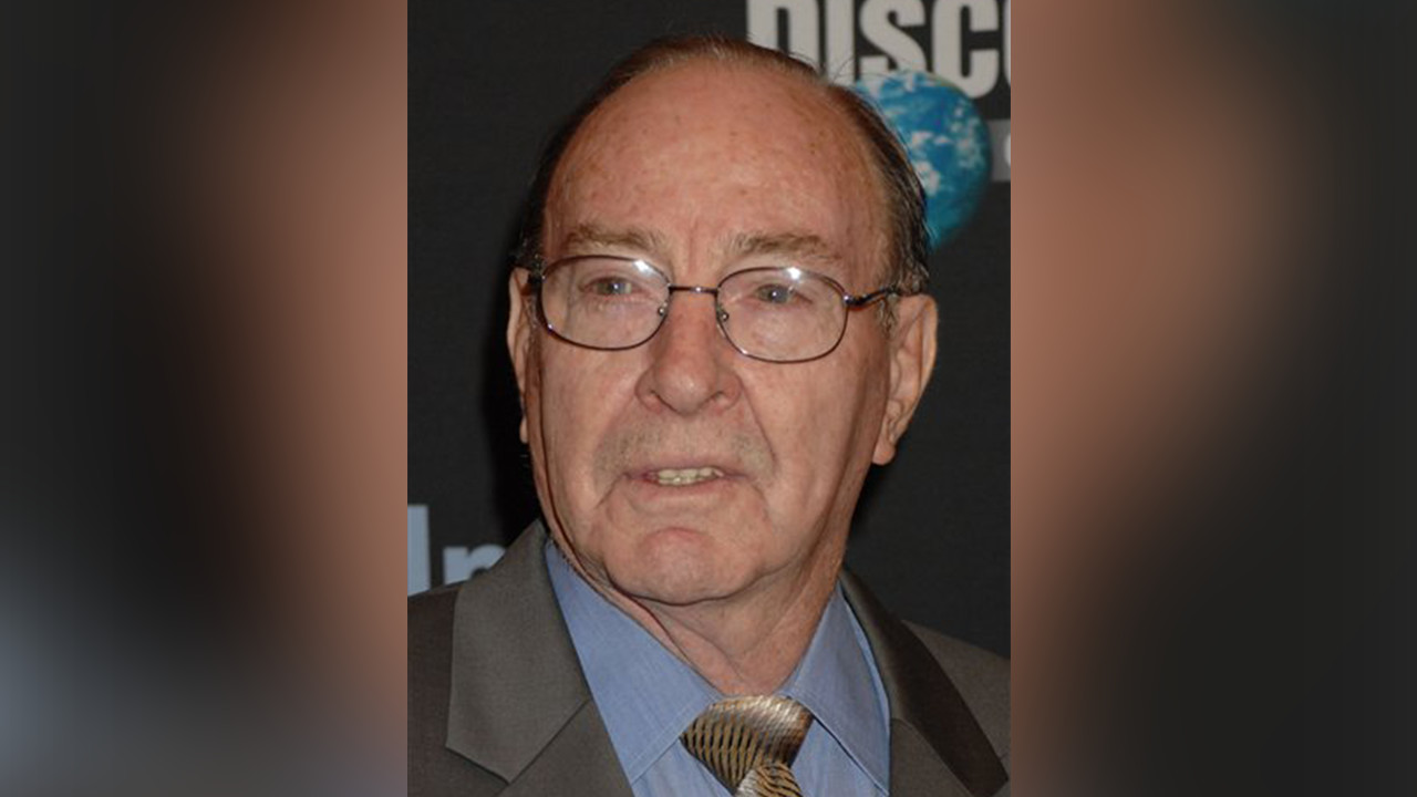 Astronaut Edgar Mitchell, 6th man on moon, dies in Florida