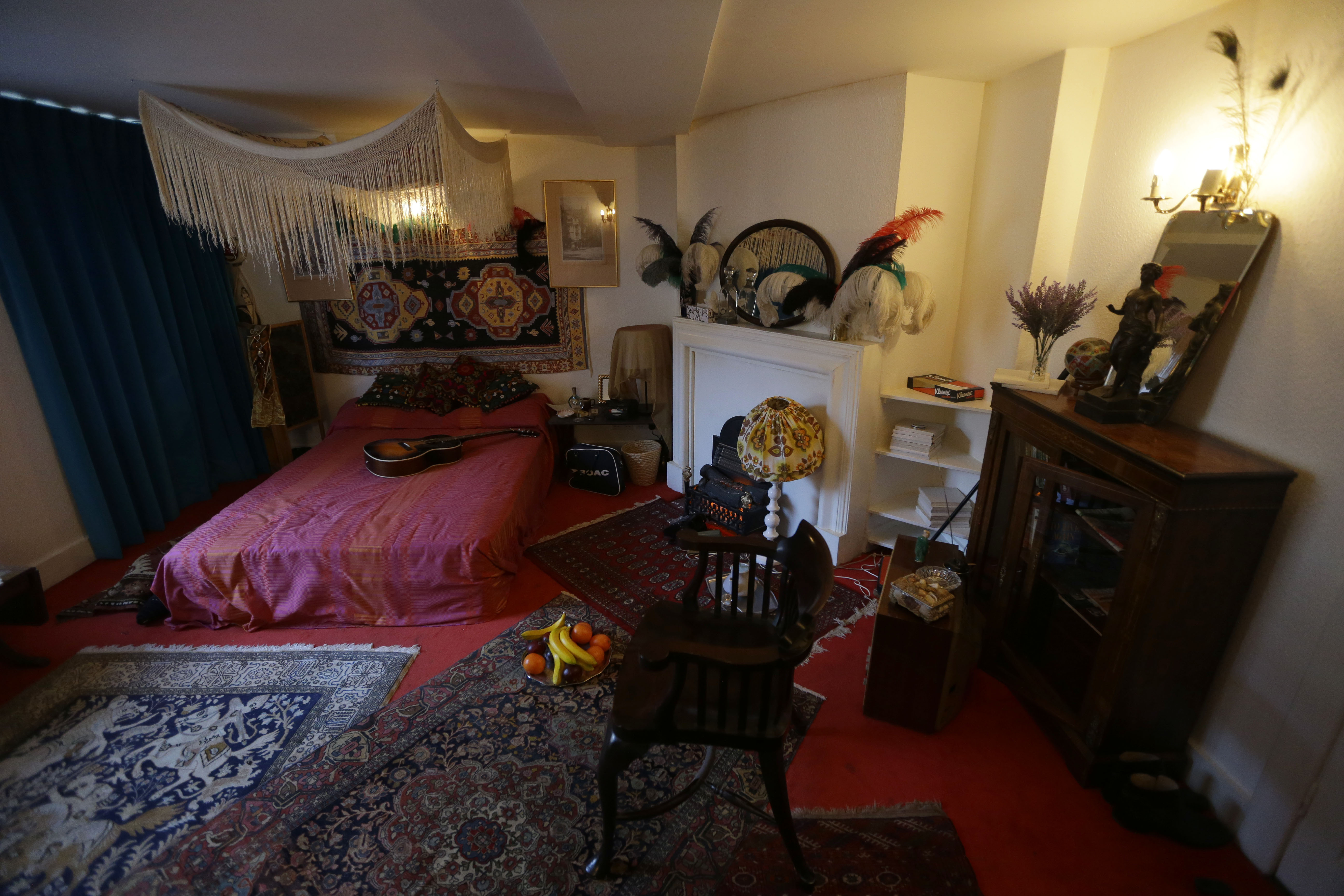 Fans can have Hendrix experience at guitarist's London home