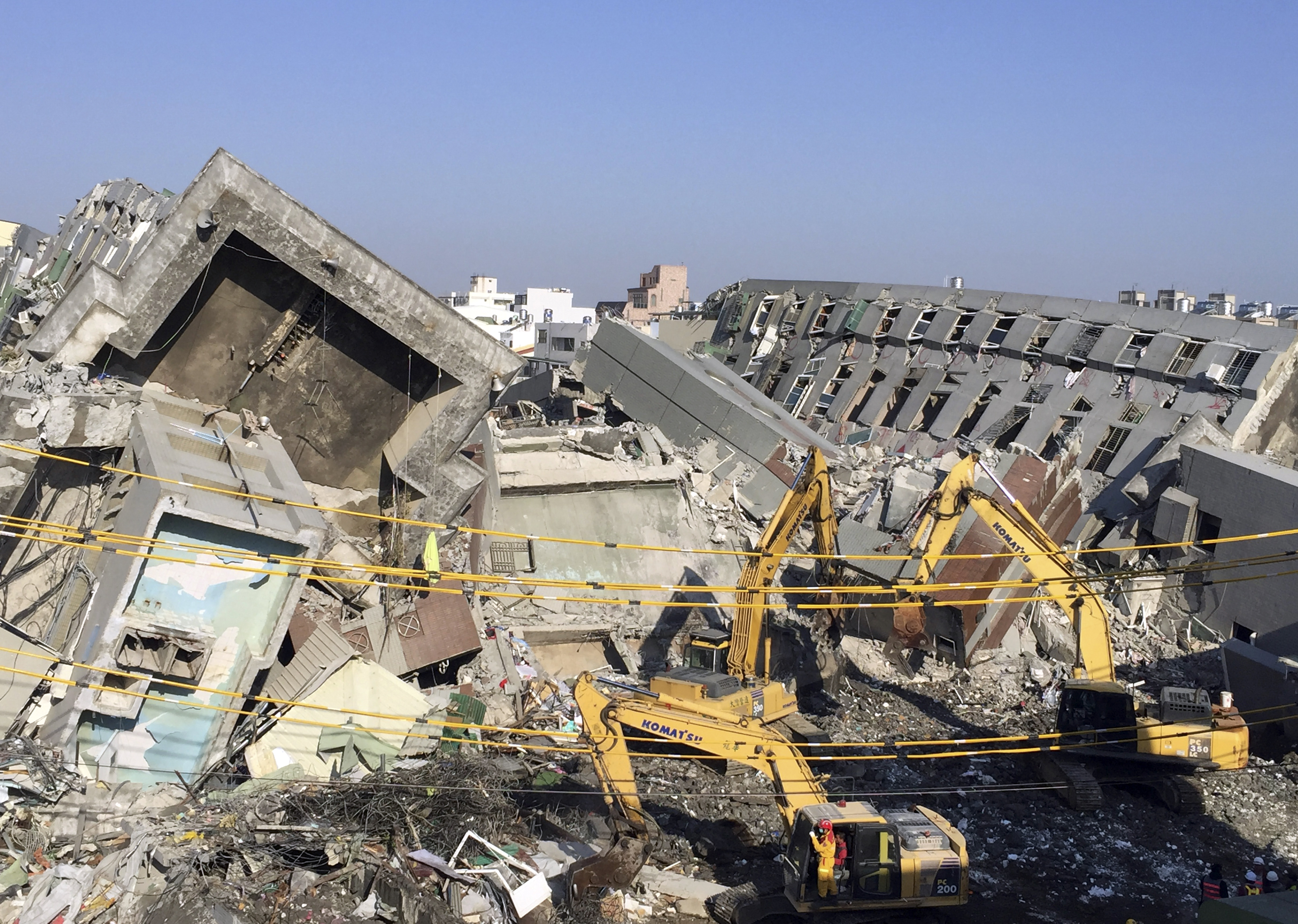 Survivor tells of living through collapse of Taiwan building