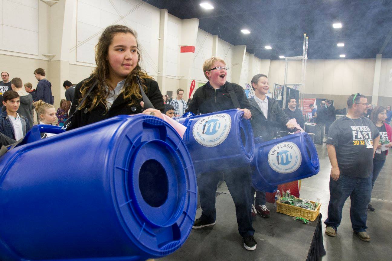 Students learn with flight simulator, hands-on experiements at STEM Fest