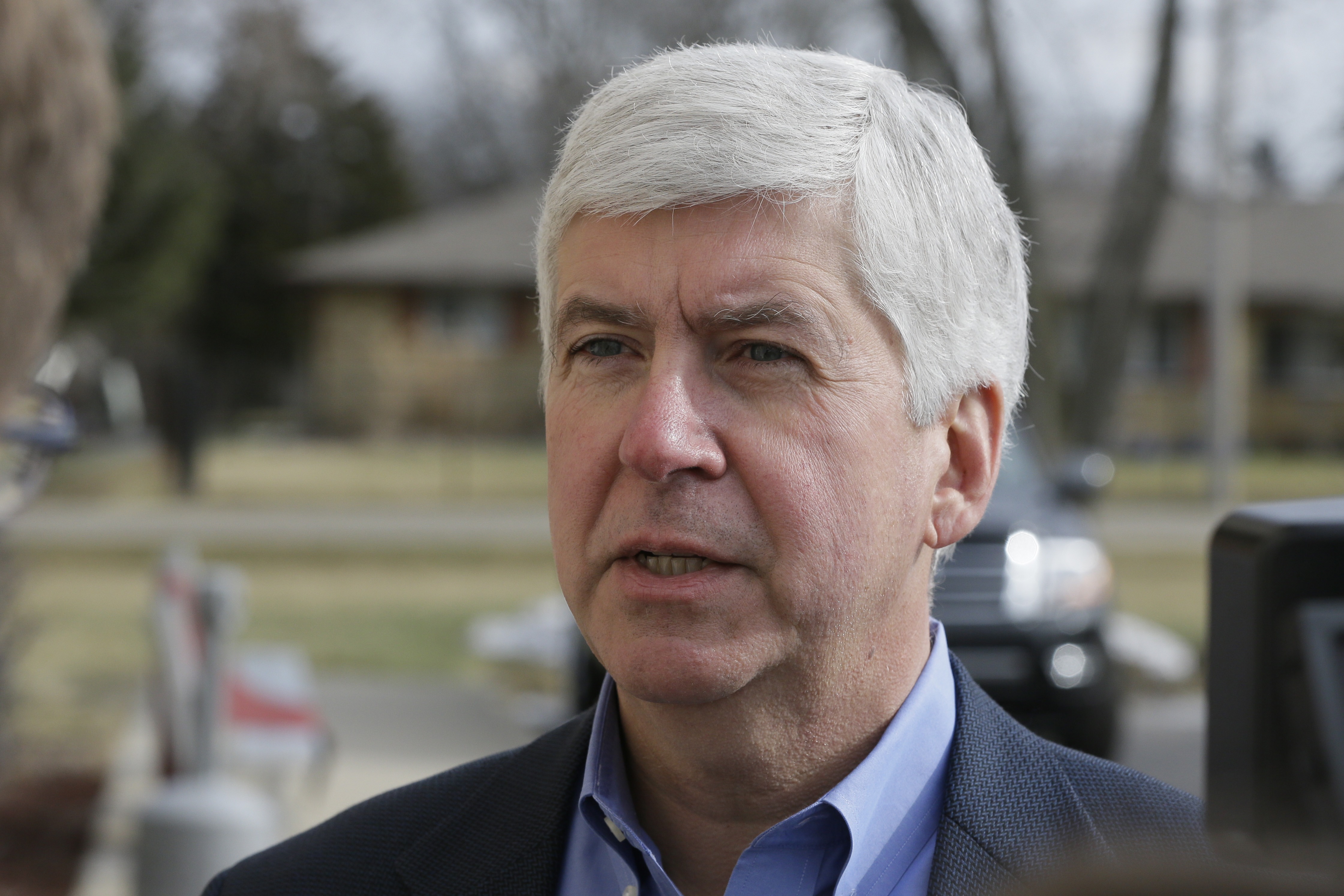 Latest: Flint mayor asks Obama to visit her city