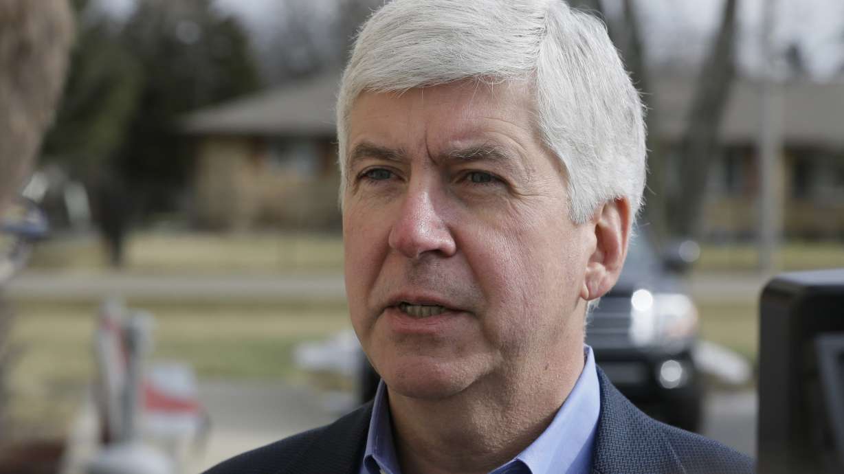 Latest: Flint mayor asks Obama to visit her city