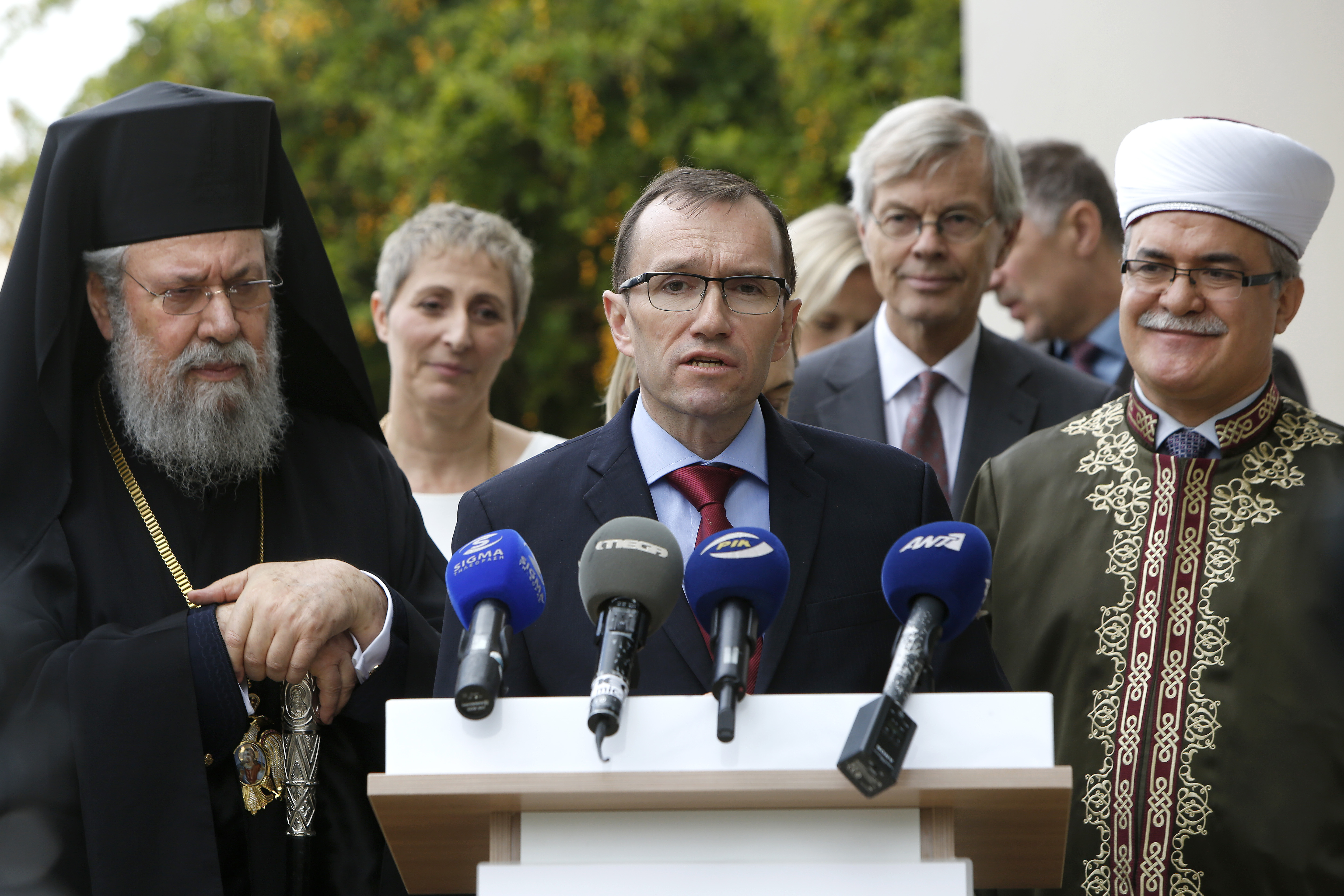 Christian, Muslim leaders in Cyprus support peace talks