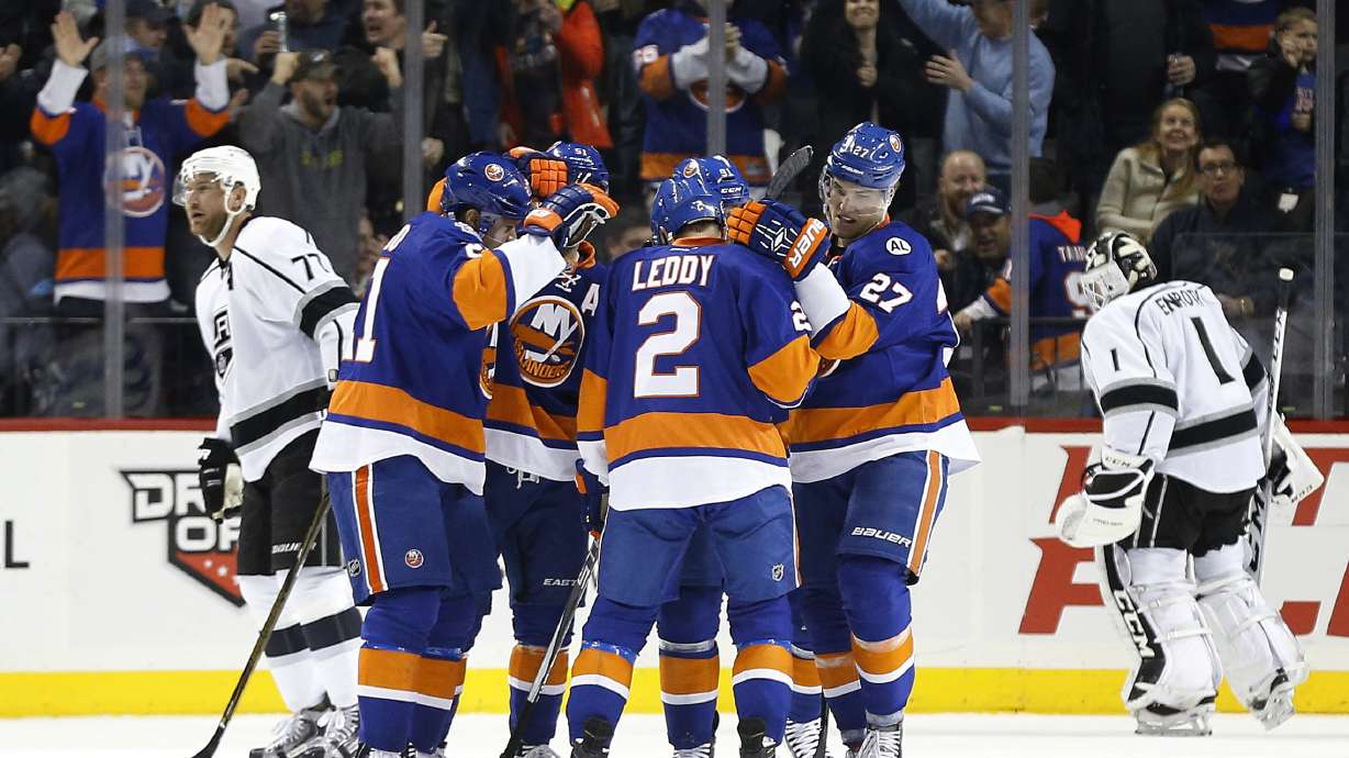 Tavares, Greiss lead Islanders to 5-2 win over Kings