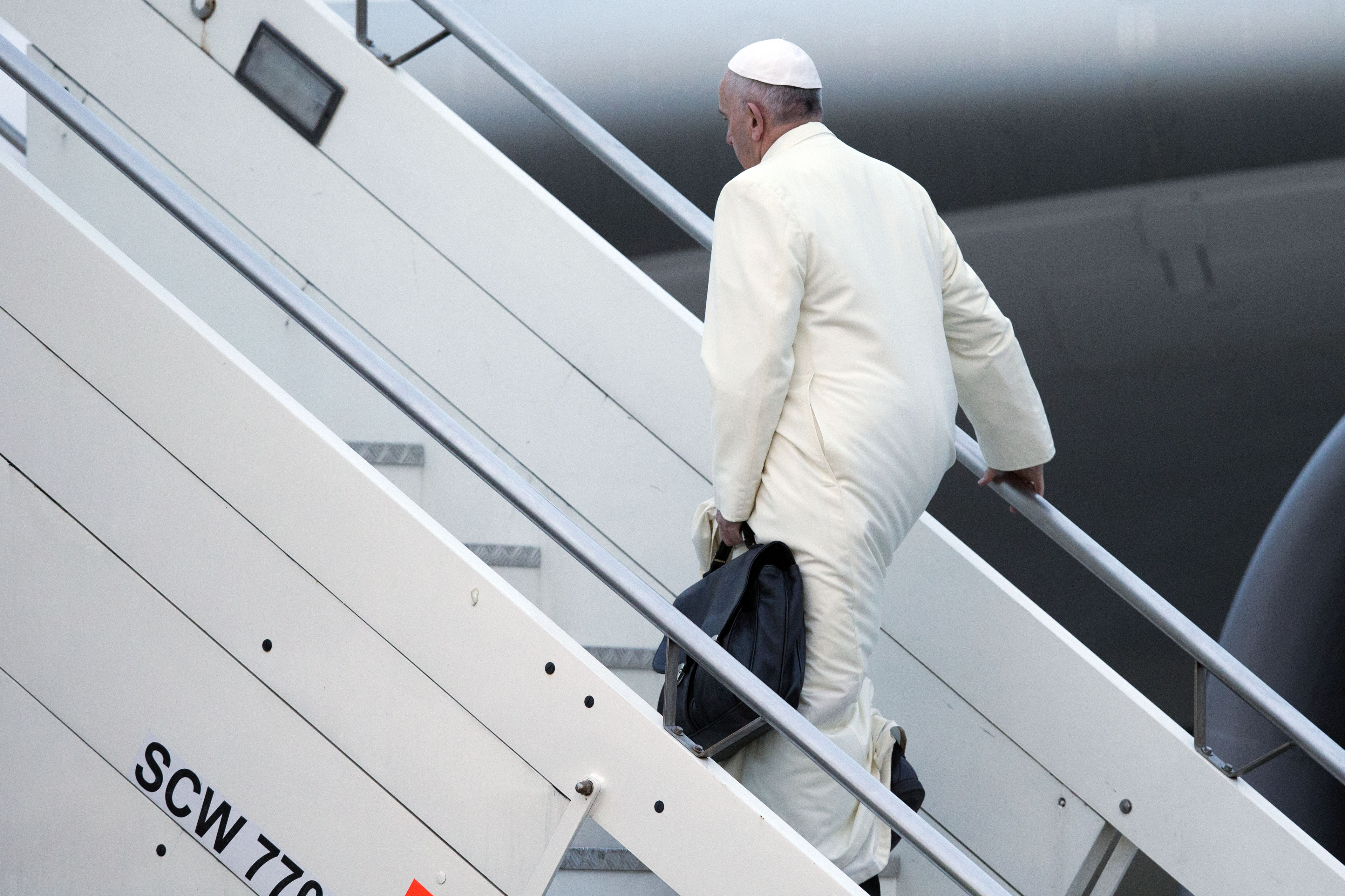 'Finally': Pope meets Russian Orthodox leader
