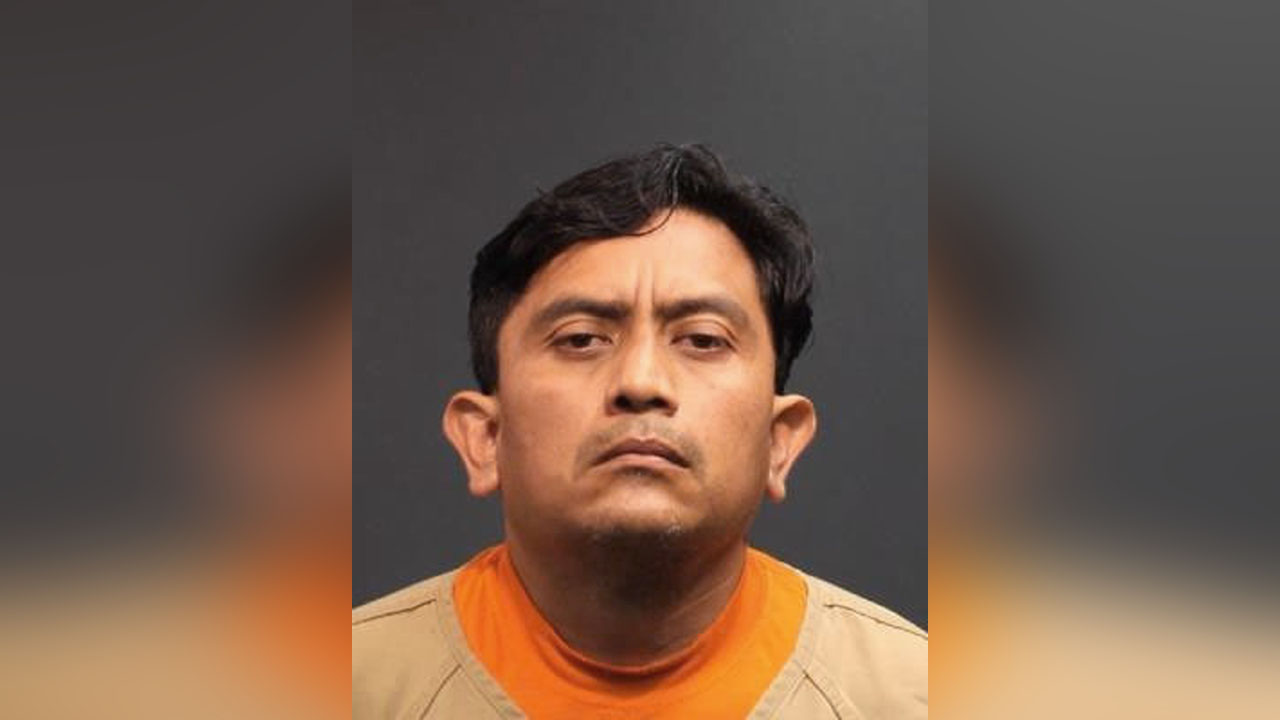 Man called to say he wouldn't free teen girl, mom testifies