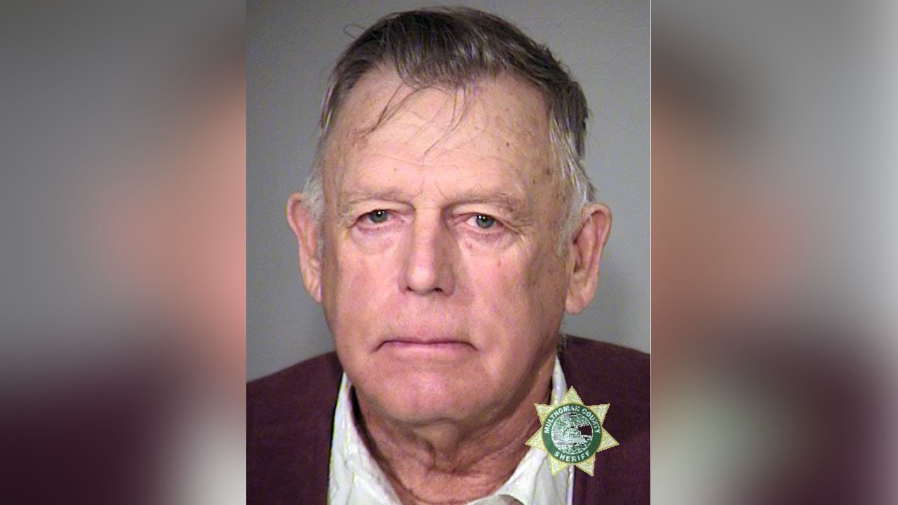 Nevada rancher Cliven Bundy to stay behind bars in Oregon