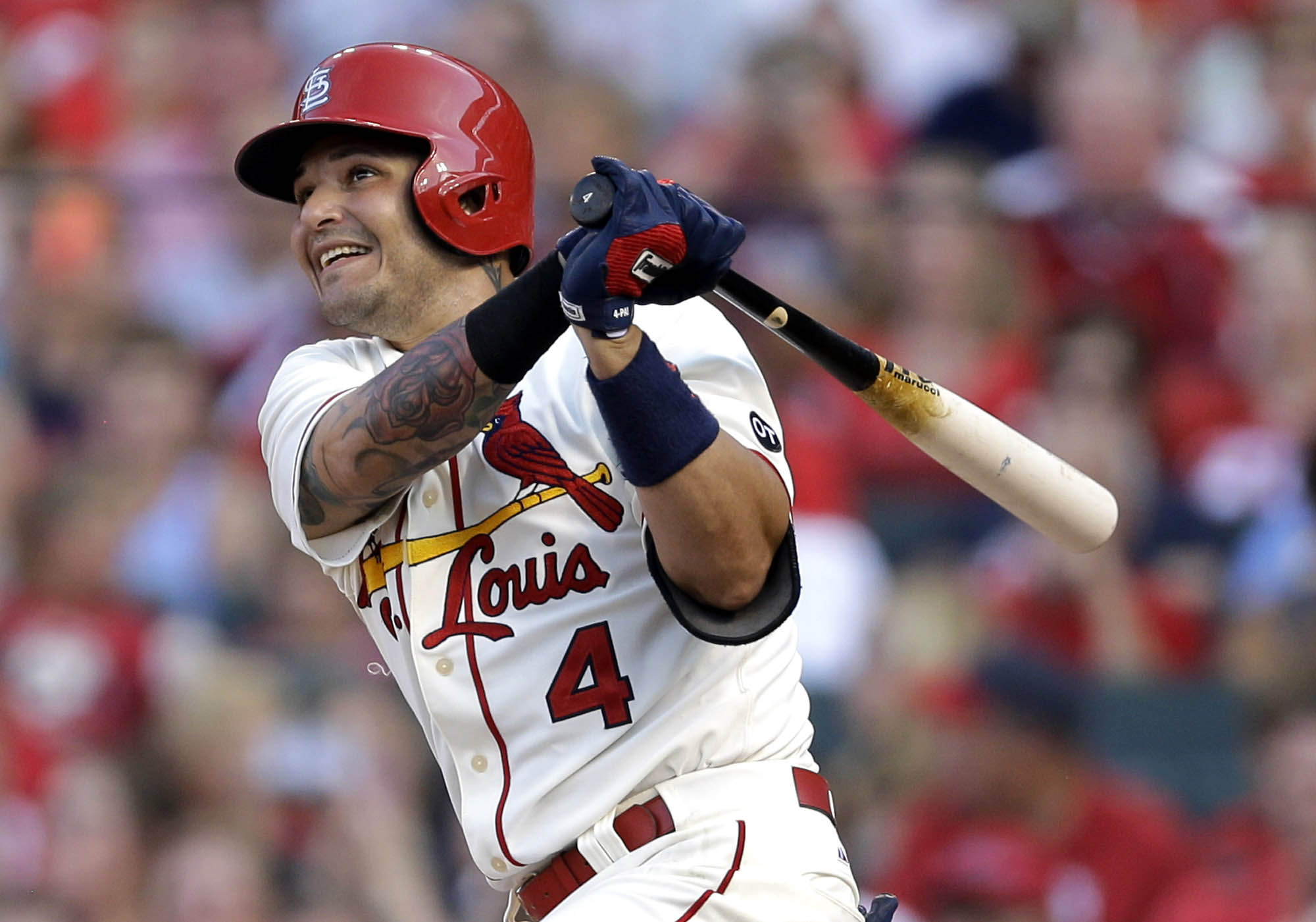 Cast removed from thumb of Cards' Yadier Molina