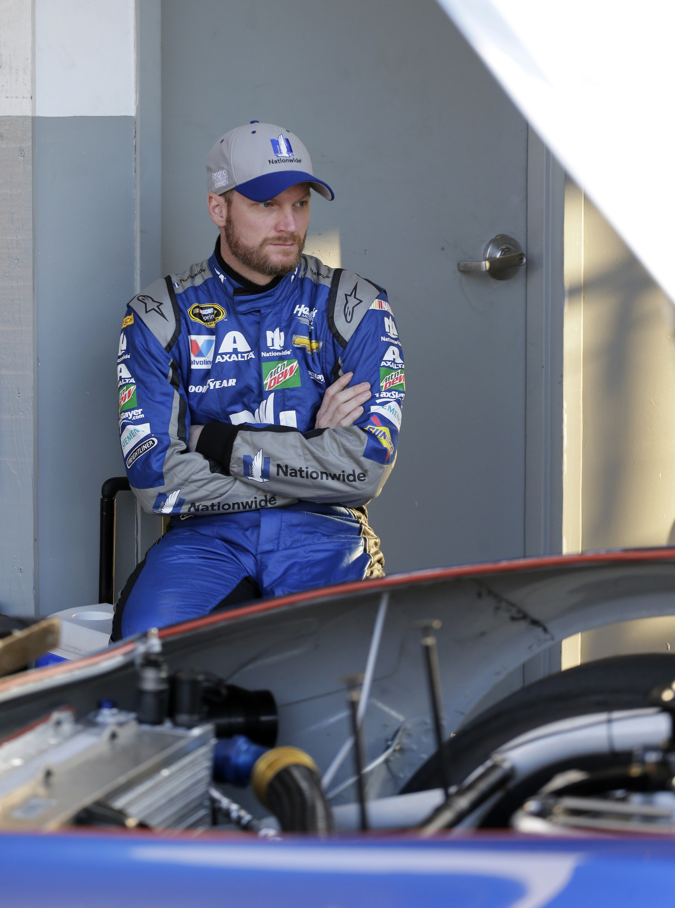 Larson moves to backup after crash in Daytona 500 practice
