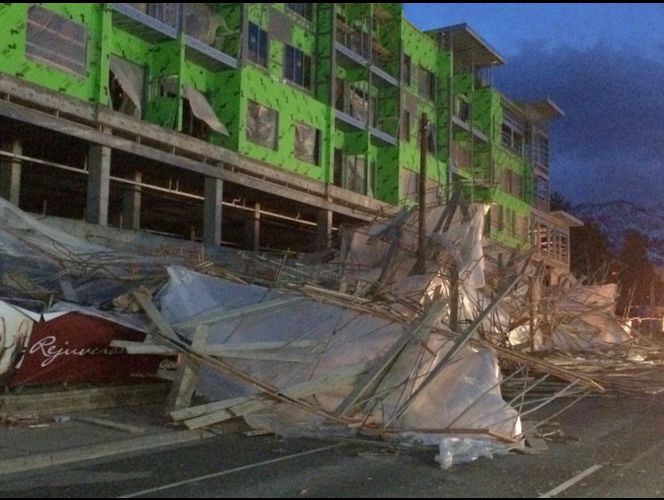 Vientos de 70 millas por hora causan bloqueos de rutas y apagones en UT