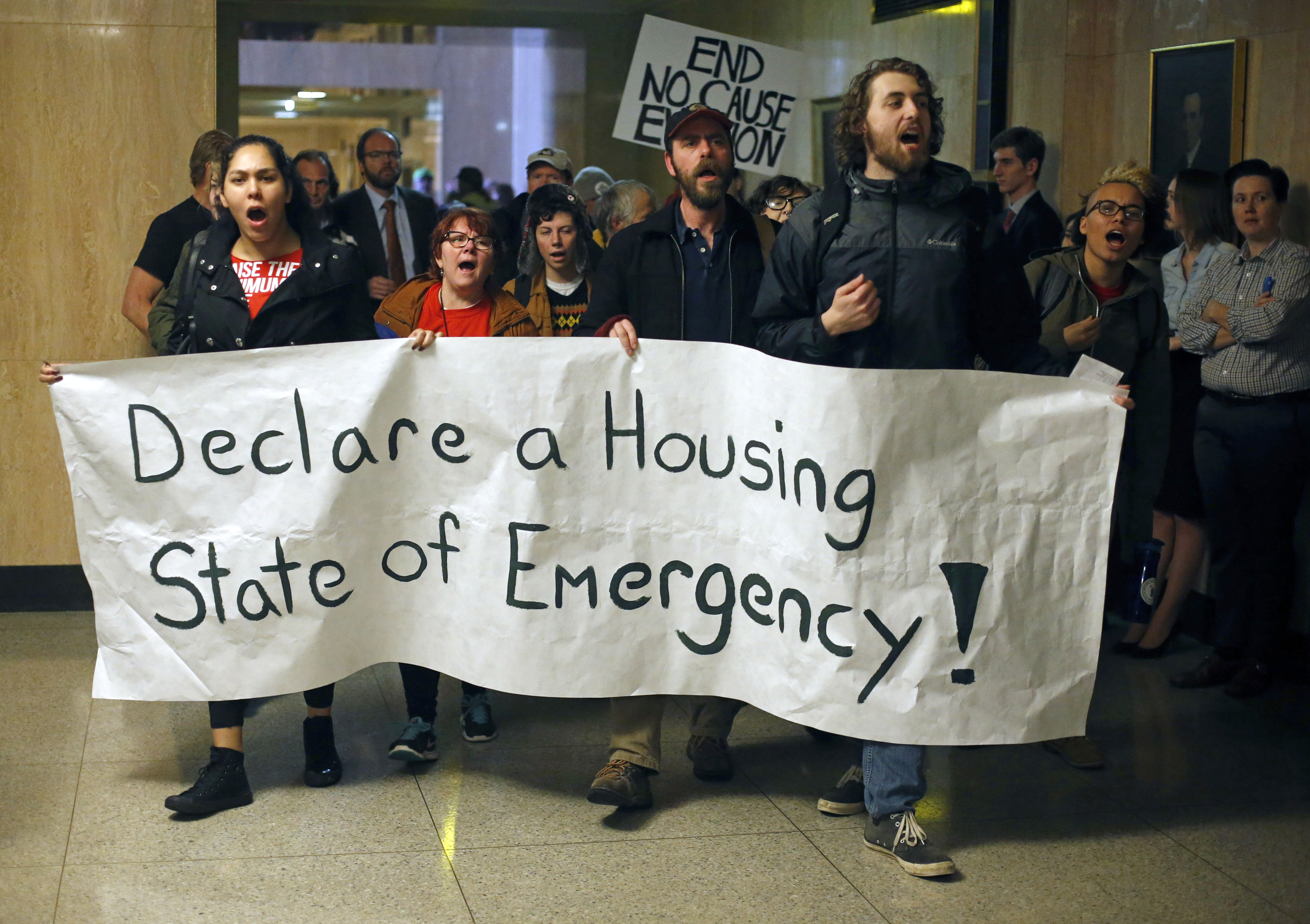 The Latest: Oregon House approves minimum wage increase