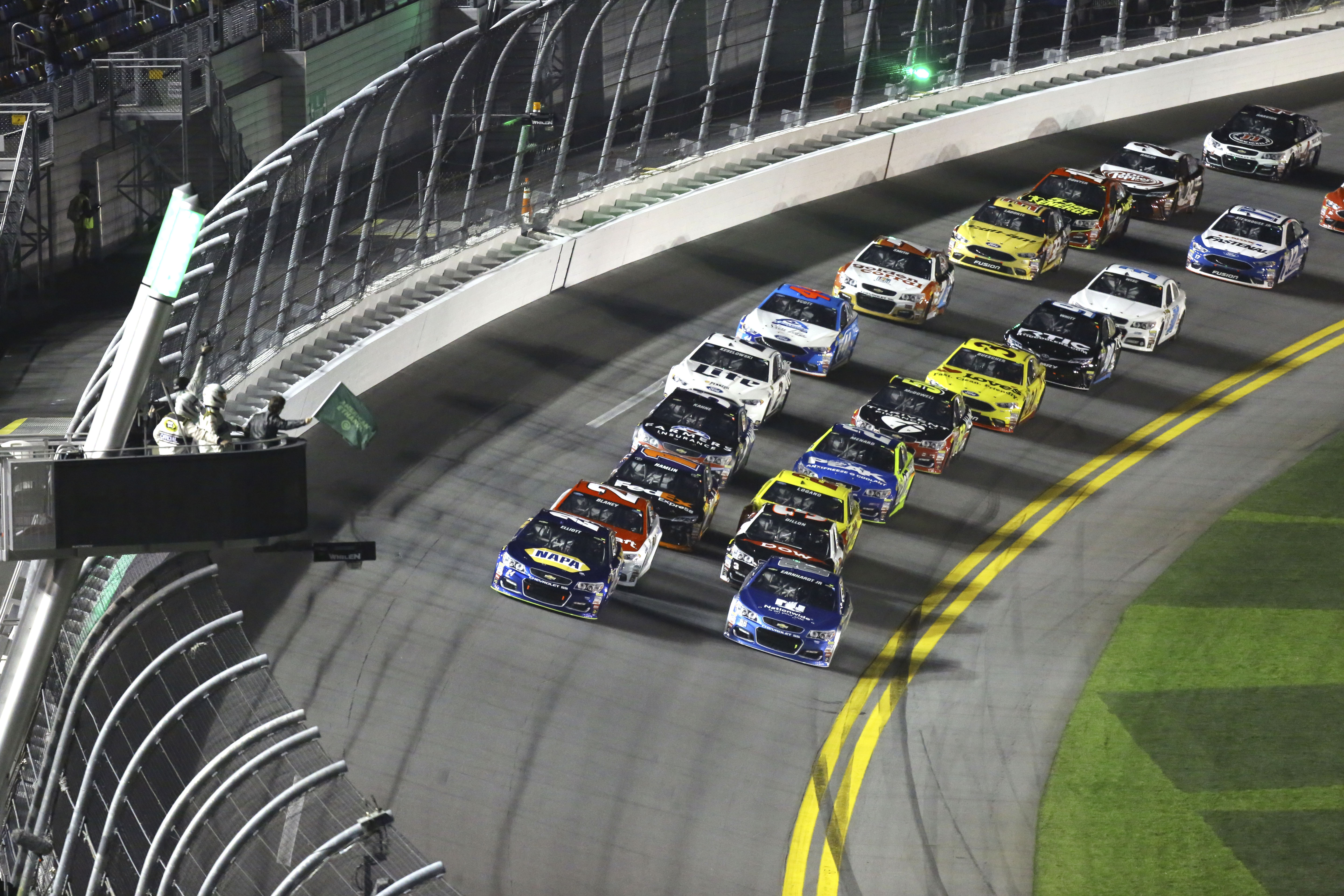 Dale Earnhardt Jr., Kyle Busch win Daytona qualifying races