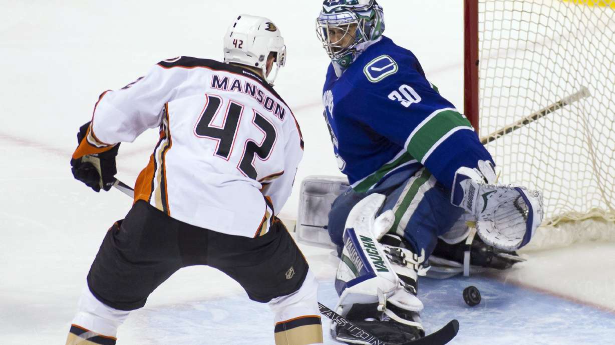 Getzlaf has point, assist; Ducks beat Canucks 5-2
