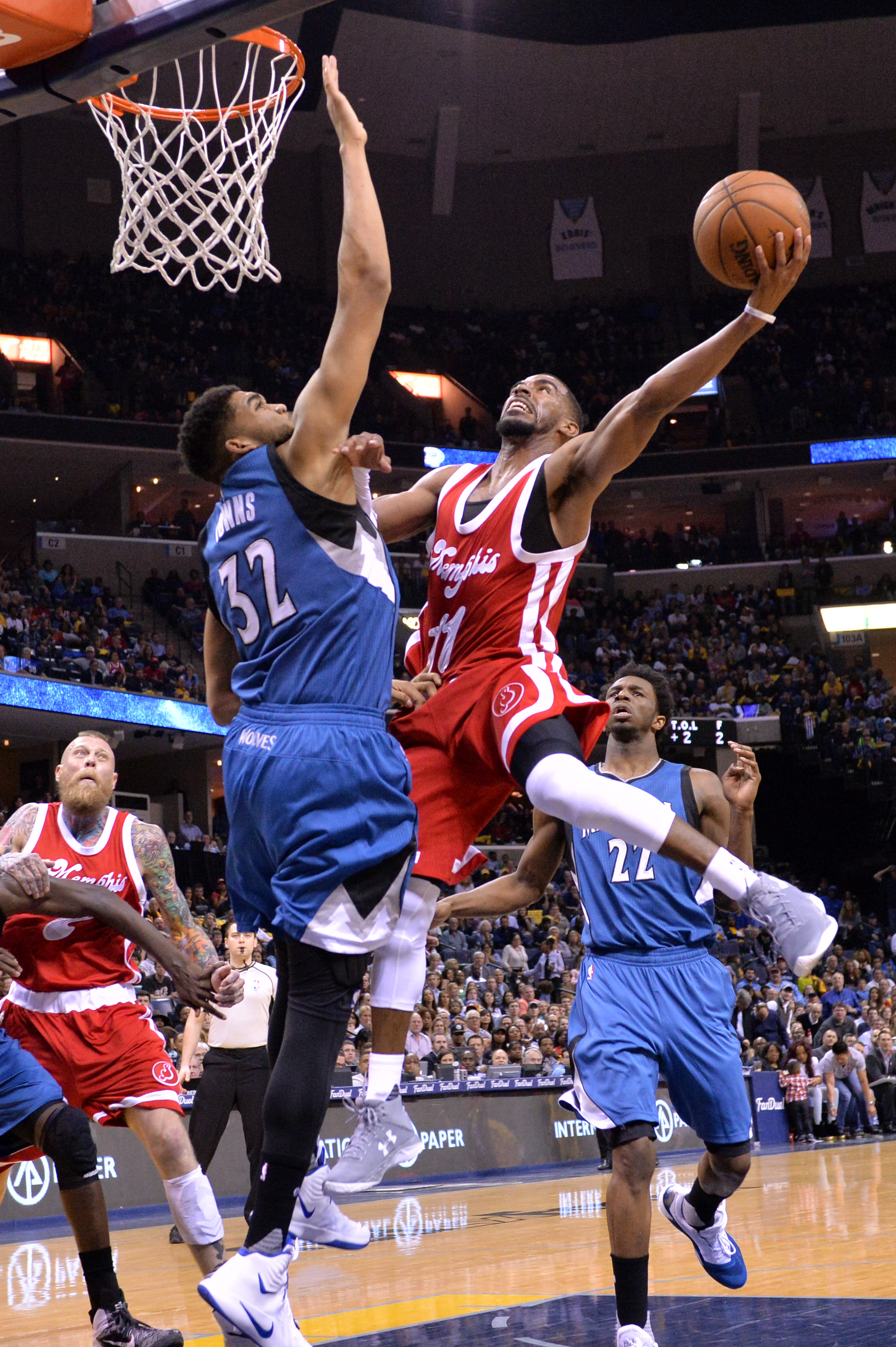 Conley has 25 points to lead Grizzlies past T'wolves 109-104