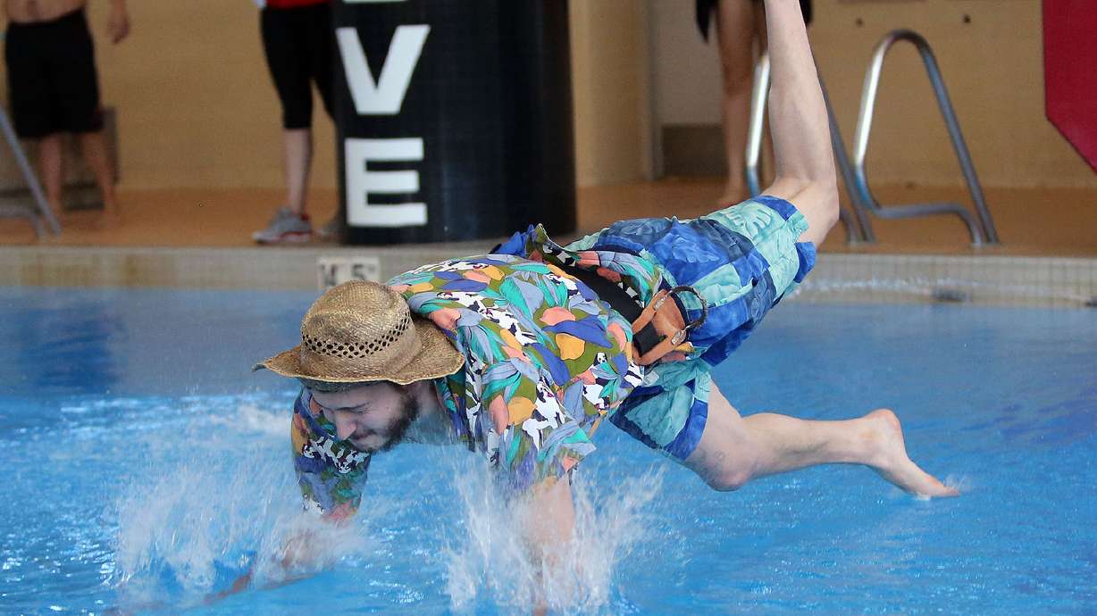 Photos: Divers make a splash at belly flop contest