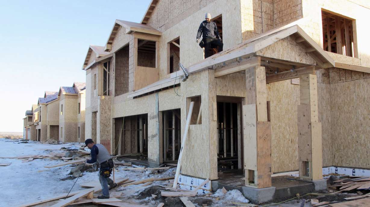 As oil slides, many determined to stay put in North Dakota