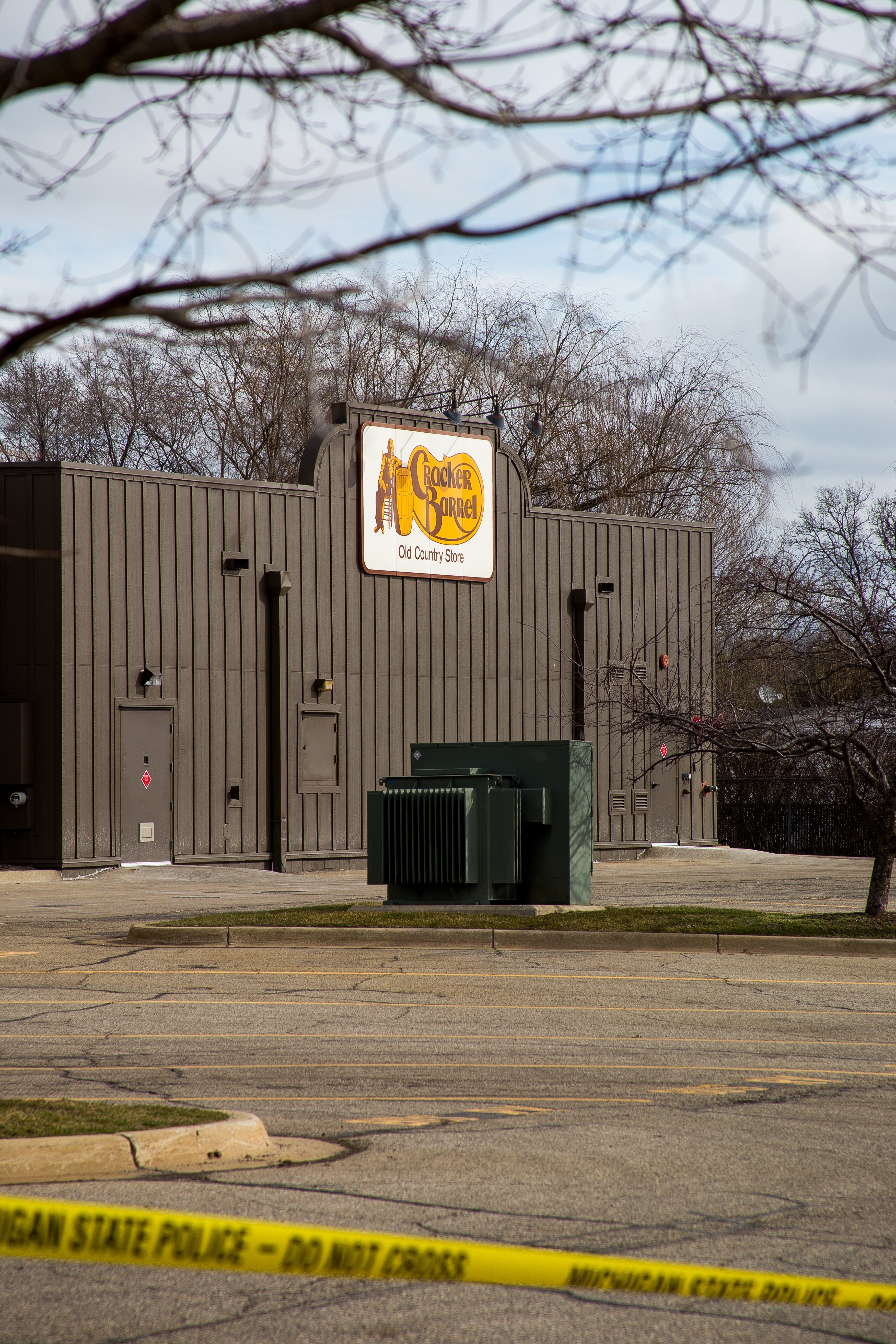 Teen shooting victim responds to doctor with thumbs-up