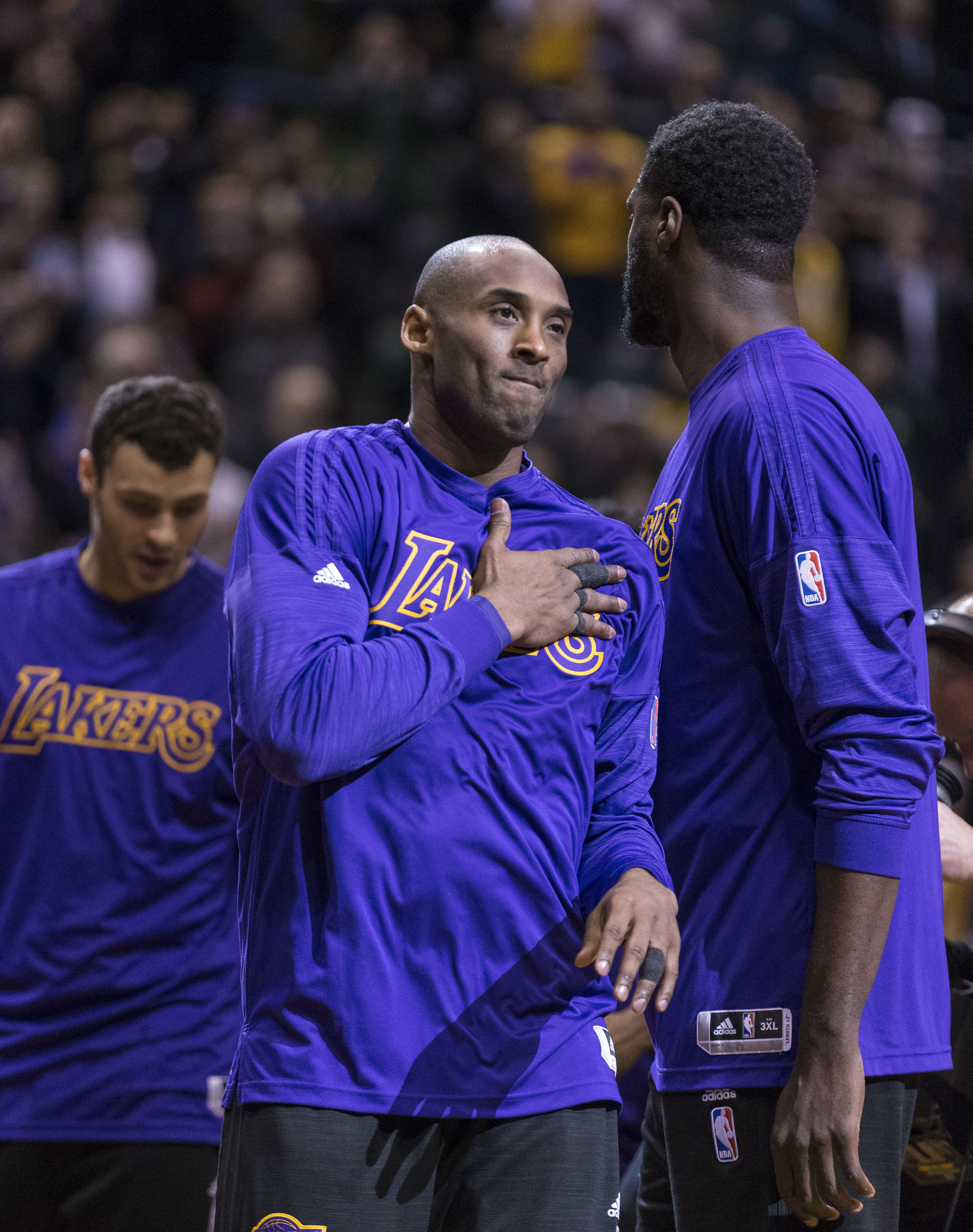 Bucks beat Lakers 108-101 in Kobe's final game in Milwaukee