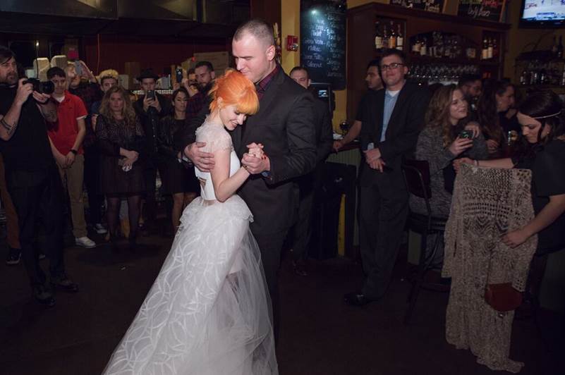 Paramore singer Hayley Williams weds rocker Chad Gilbert
